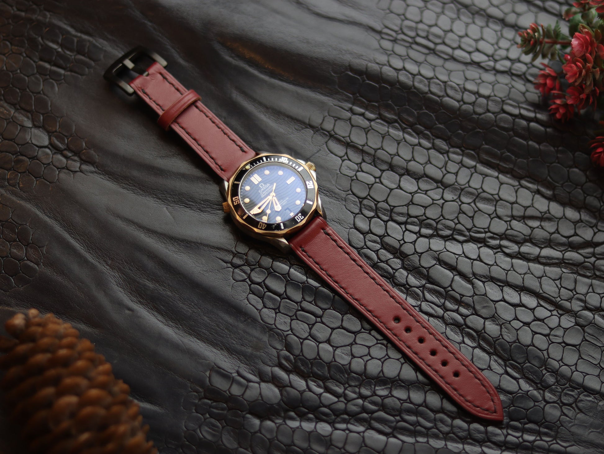 LEATHER STRAPS CRIMSON RED (BLACK) FULL STITCHED GRIP LEATHER GOODS