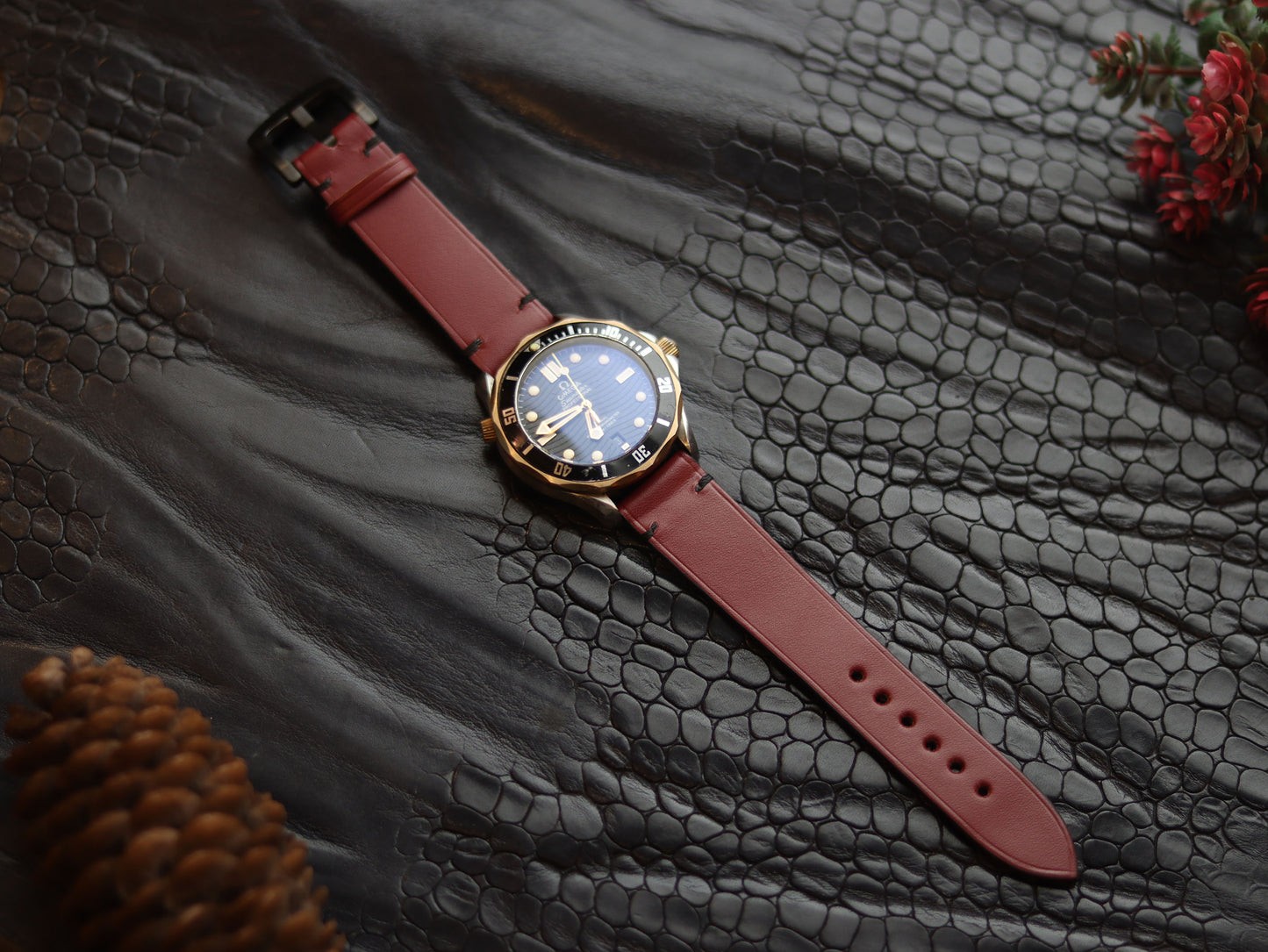 LEATHER STRAPS CRIMSON RED (BLACK)  MINIMAL STITCHED GRIP LEATHER GOODS