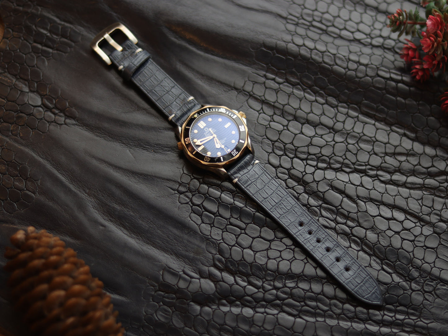 LEATHER STRAPS IMPERIAL BLUE (WHITE)  MINIMAL STITCHED GRIP LEATHER GOODS