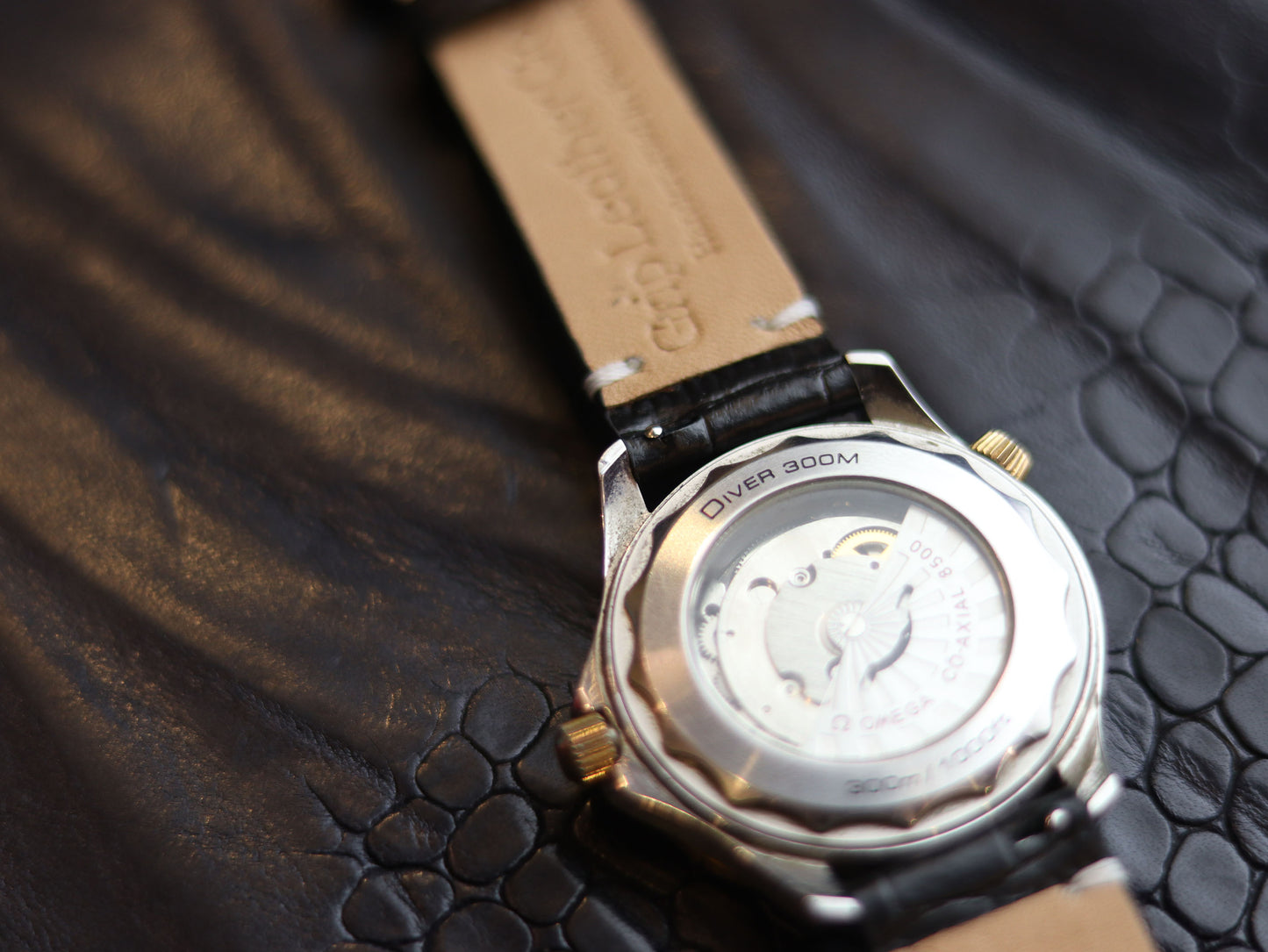 LEATHER STRAPS PHANTOM BLACK (WHITE) MINIMAL STITCHED GRIP LEATHER GOODS