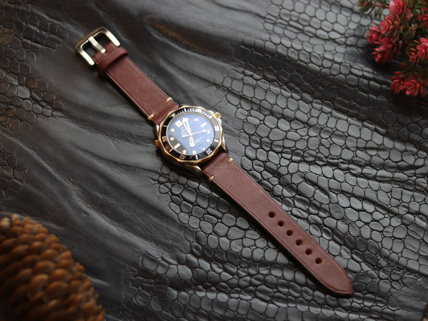 LEATHER STRAPS VINTAGE RED (BEACH)  MINIMAL STITCHED GRIP LEATHER GOODS