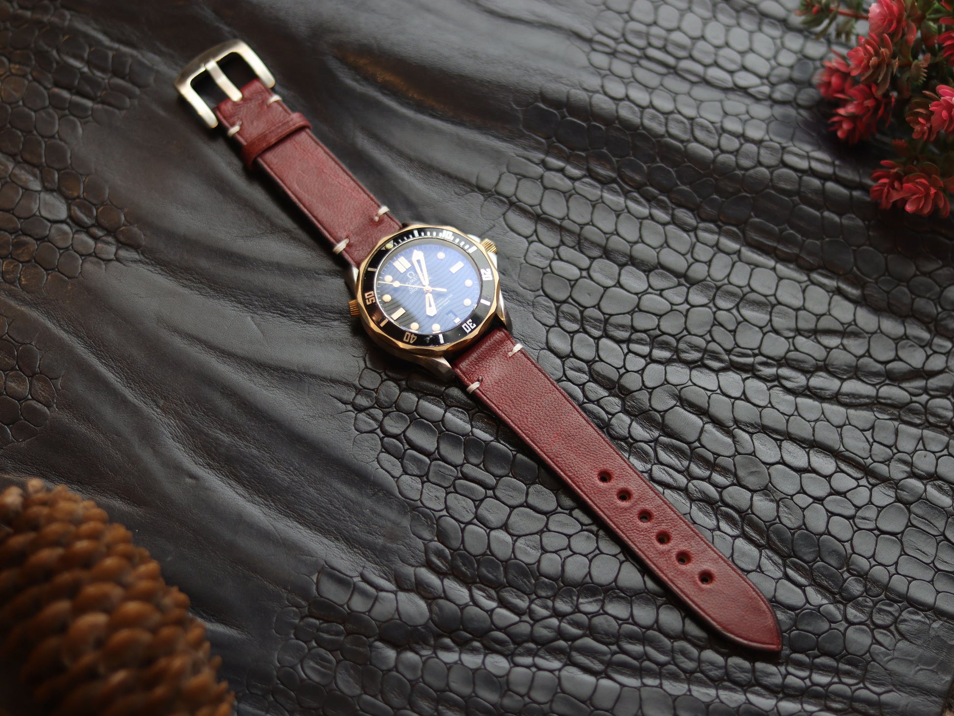 LEATHER STRAPS SCARLET RED (WHITE) MINIMAL STITCHED GRIP LEATHER GOODS