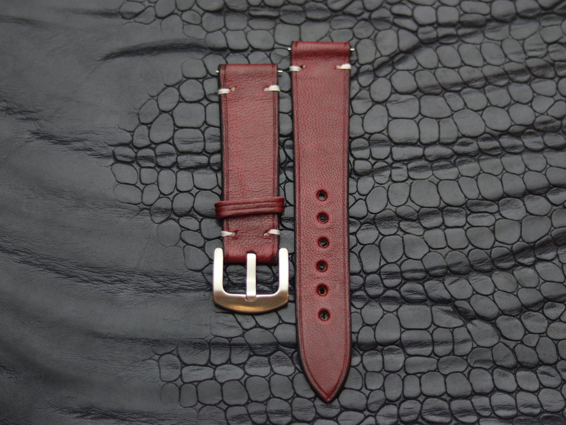 LEATHER STRAPS SCARLET RED (WHITE) MINIMAL STITCHED GRIP LEATHER GOODS