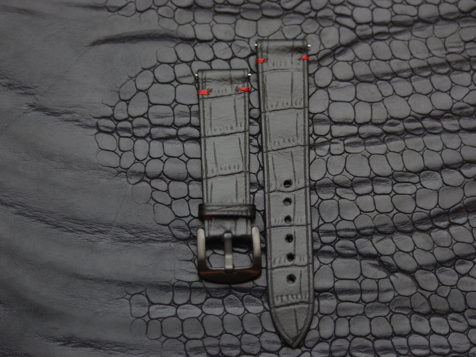 LEATHER STRAPS PHANTOM BLACK (RED)  MINIMAL STITCHED GRIP LEATHER GOODS