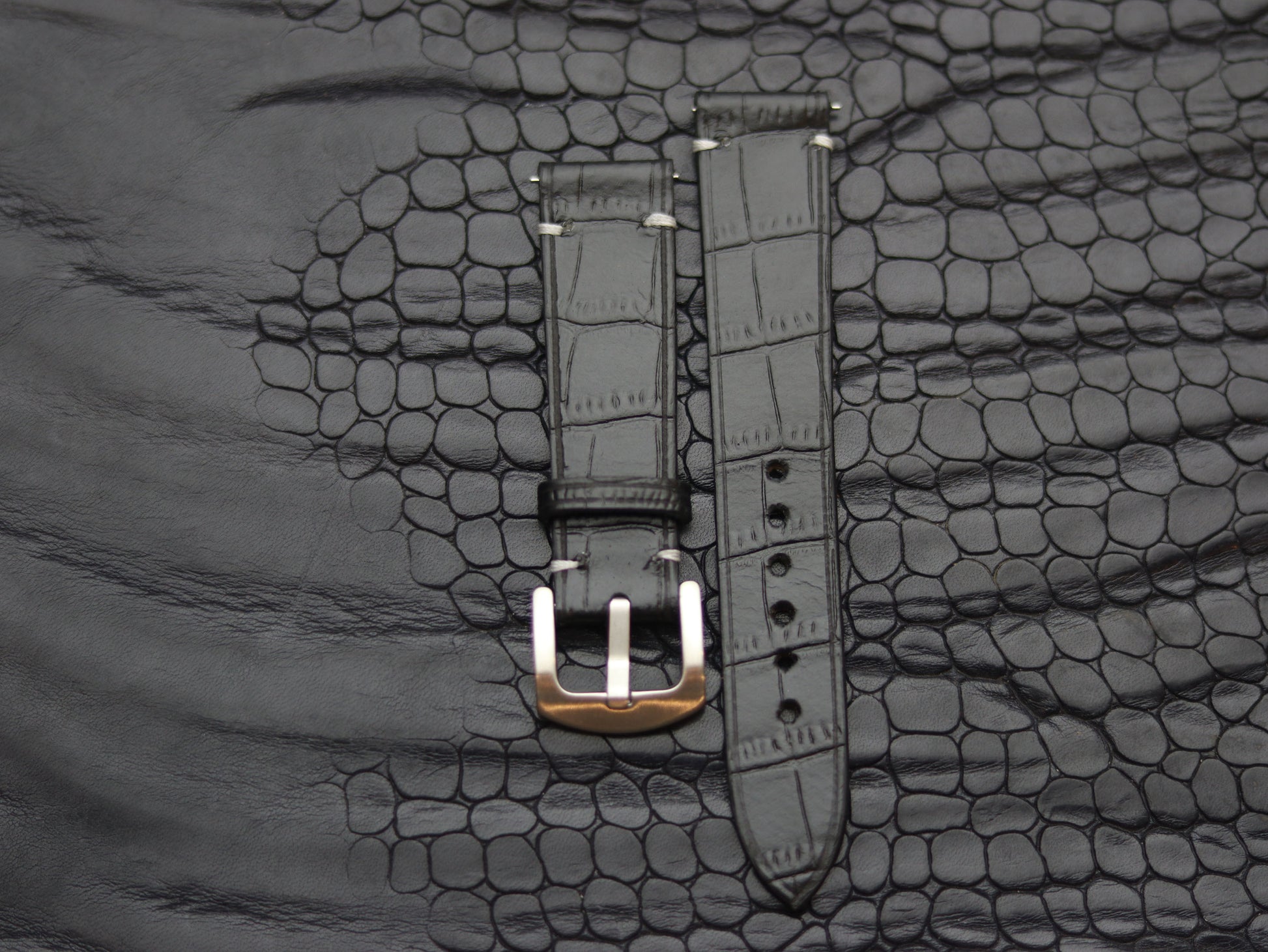LEATHER STRAPS PHANTOM BLACK (WHITE) MINIMAL STITCHED GRIP LEATHER GOODS