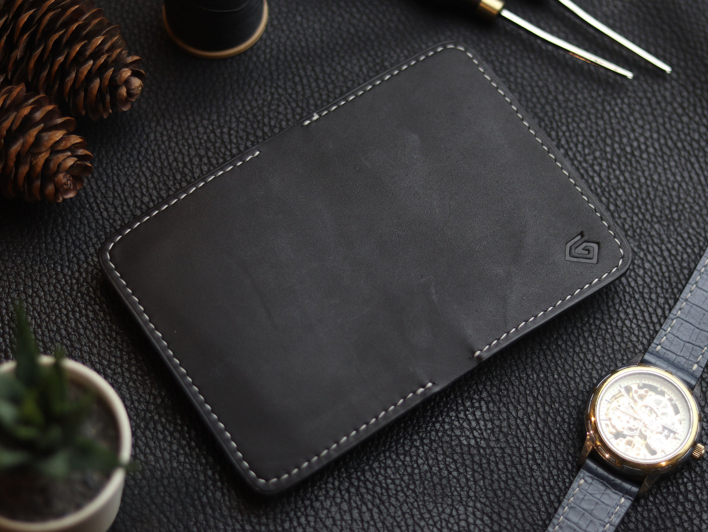 HUDSON SLIM BI-FOLD WALLET MATTE BLACK & VINTAGE RED GRIP LEATHER GOODS