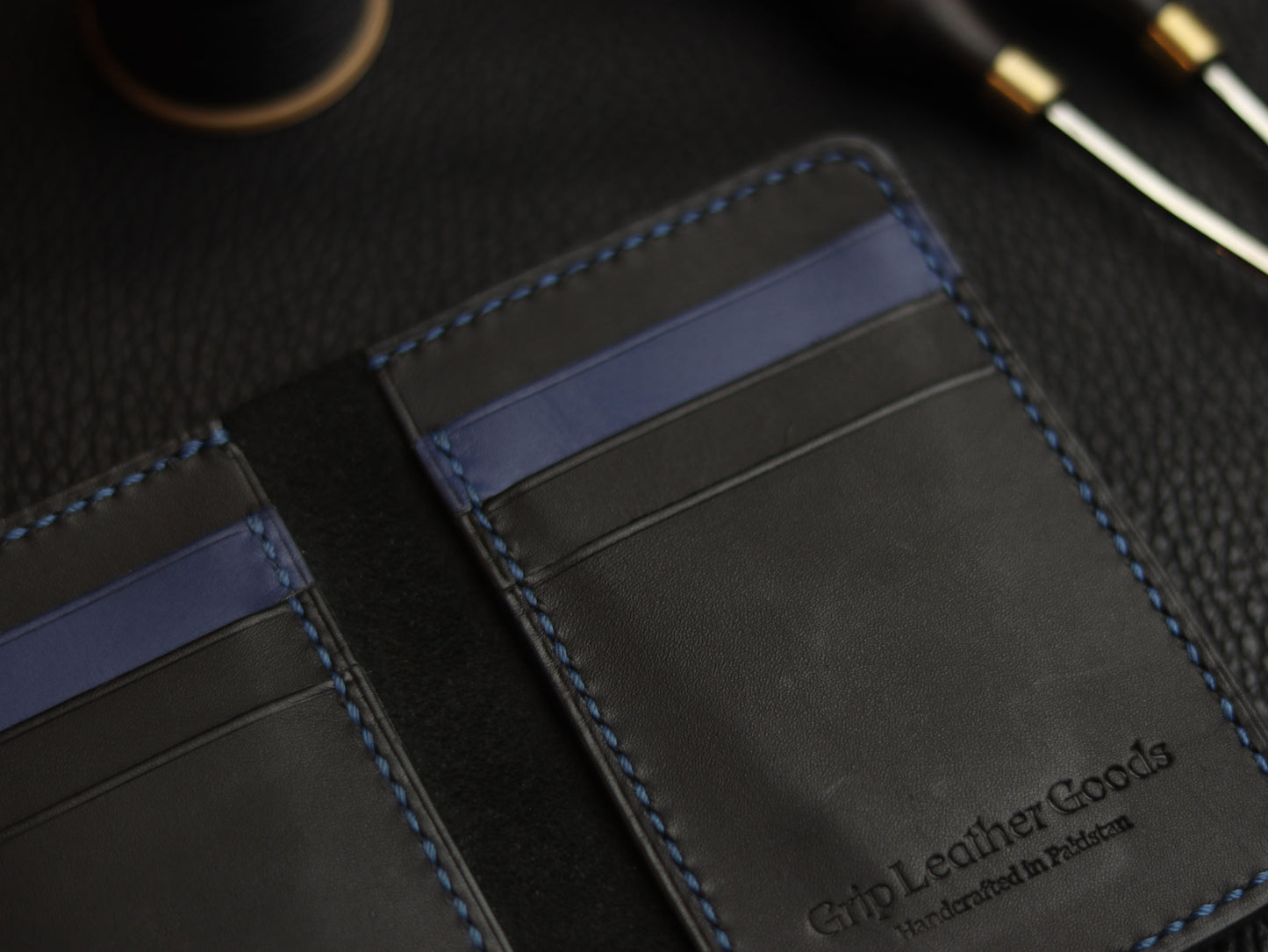 HUDSON SLIM BI-FOLD WALLET MATTE BLACK & BLUE GRIP LEATHER GOODS