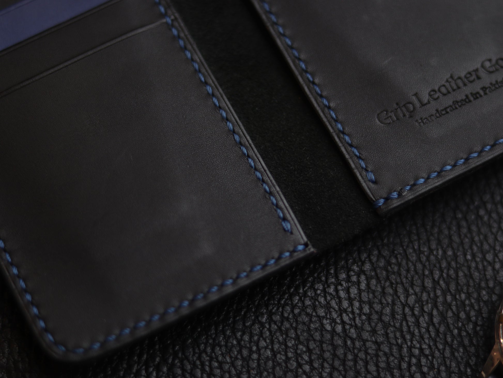 HUDSON SLIM BI-FOLD WALLET MATTE BLACK & BLUE GRIP LEATHER GOODS