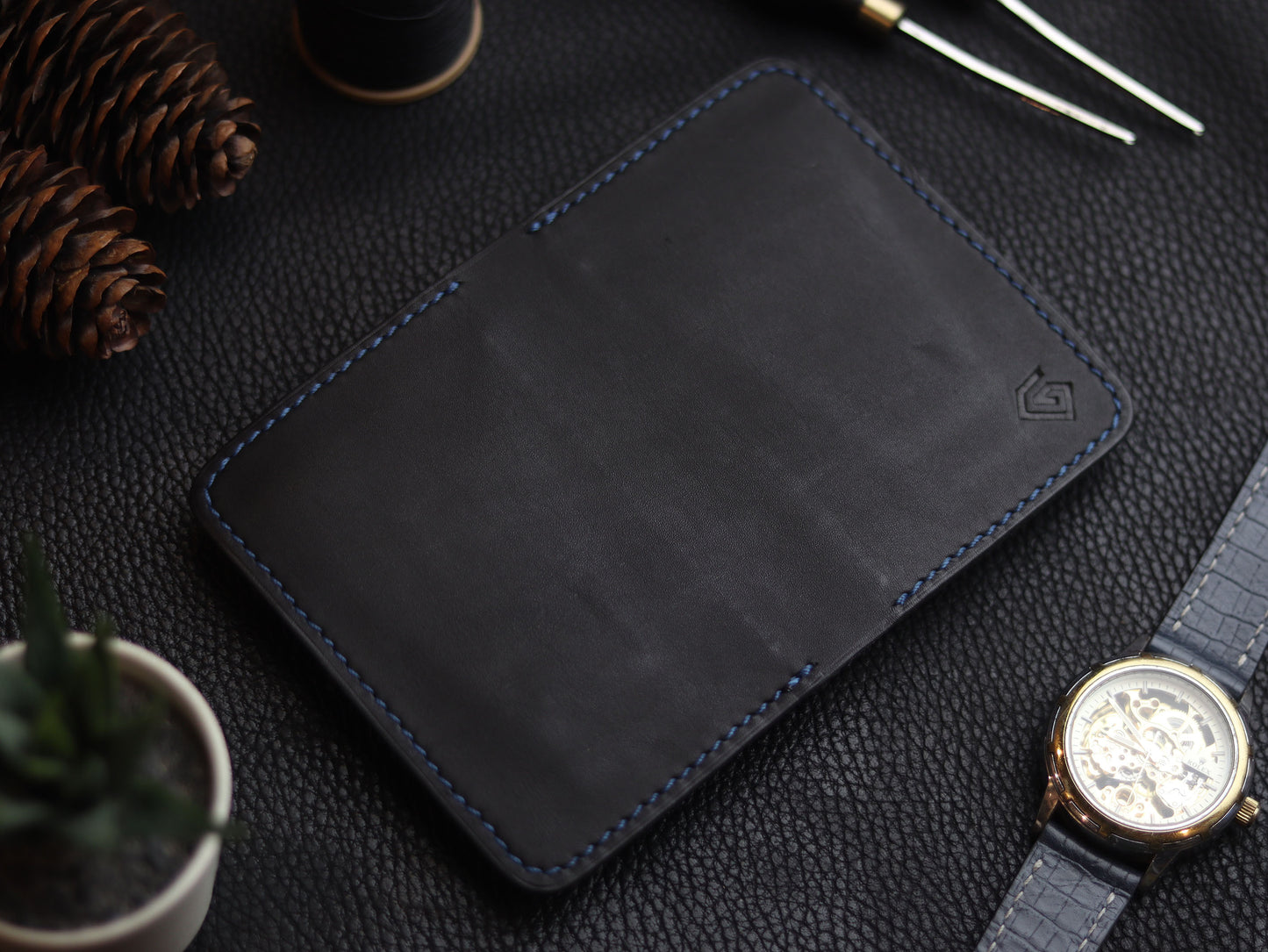 HUDSON SLIM BI-FOLD WALLET MATTE BLACK & BLUE GRIP LEATHER GOODS