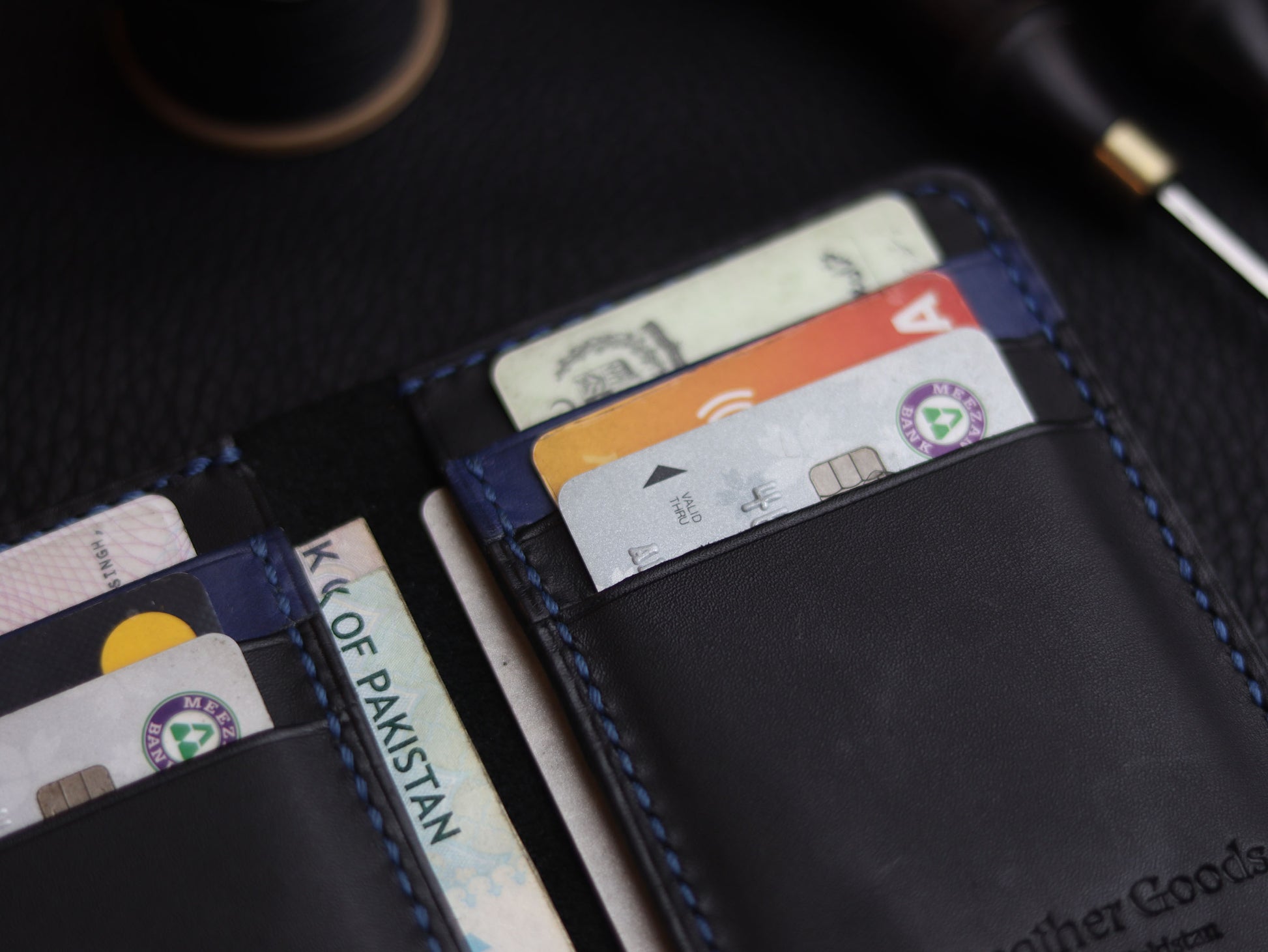 HUDSON SLIM BI-FOLD WALLET MATTE BLACK & BLUE GRIP LEATHER GOODS