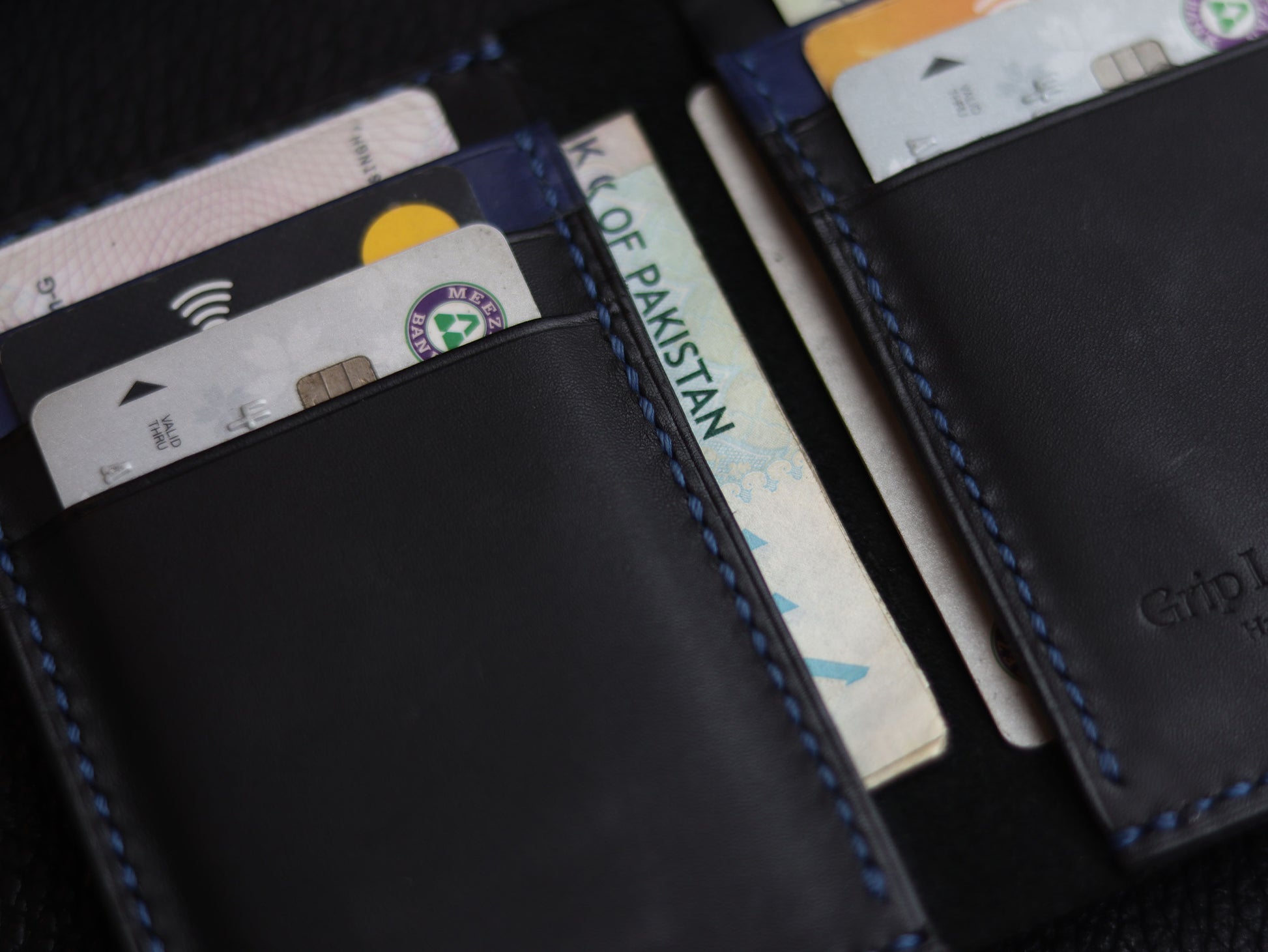 HUDSON SLIM BI-FOLD WALLET MATTE BLACK & BLUE GRIP LEATHER GOODS