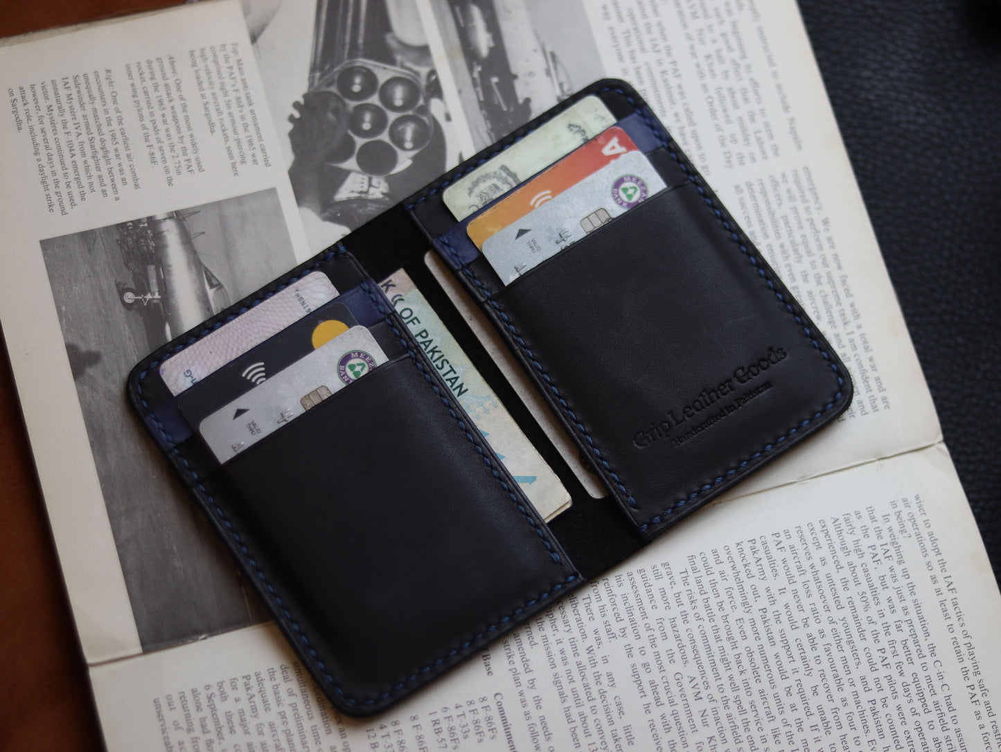 HUDSON SLIM BI-FOLD WALLET MATTE BLACK & BLUE GRIP LEATHER GOODS