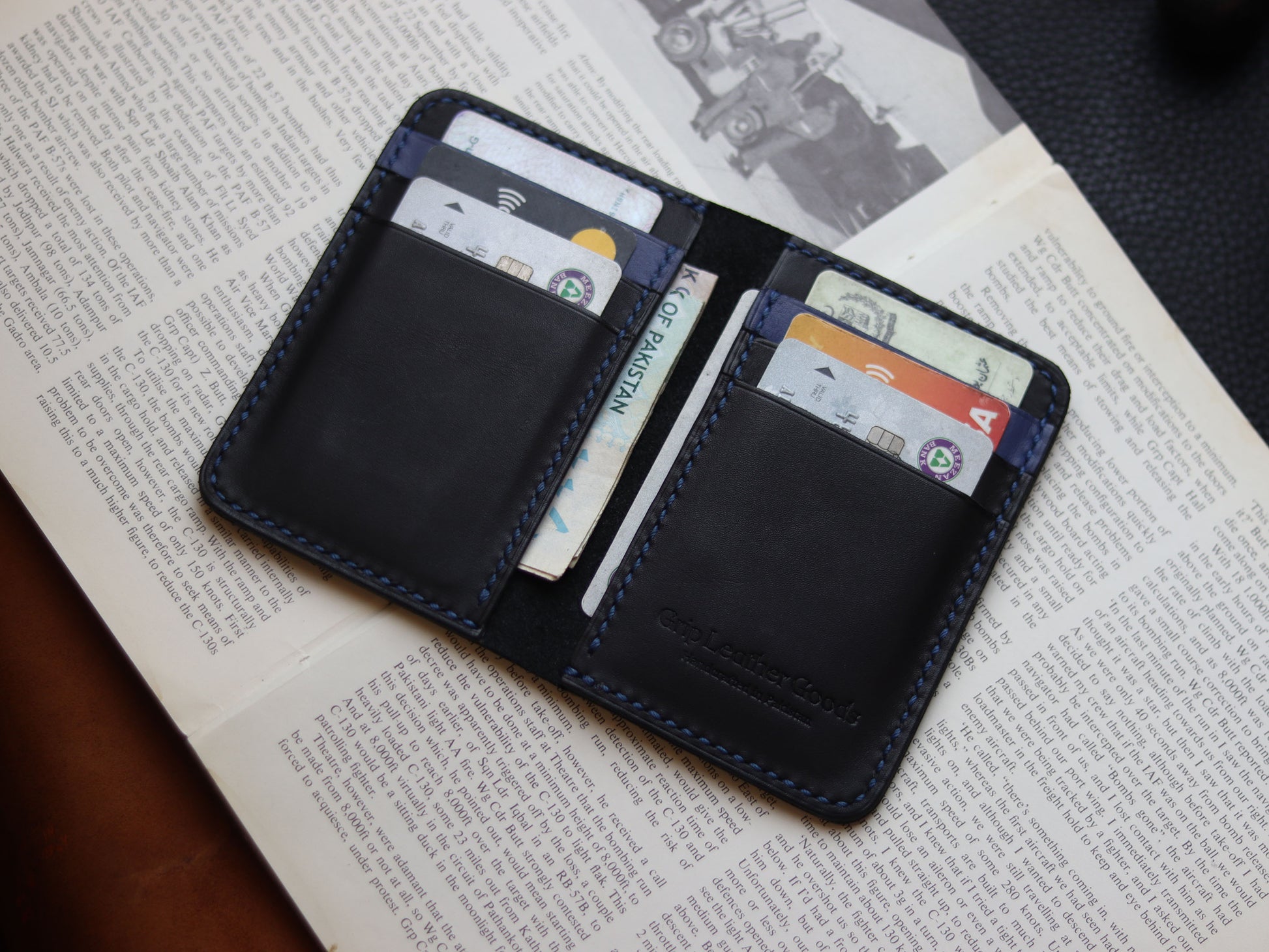 HUDSON SLIM BI-FOLD WALLET MATTE BLACK & BLUE GRIP LEATHER GOODS
