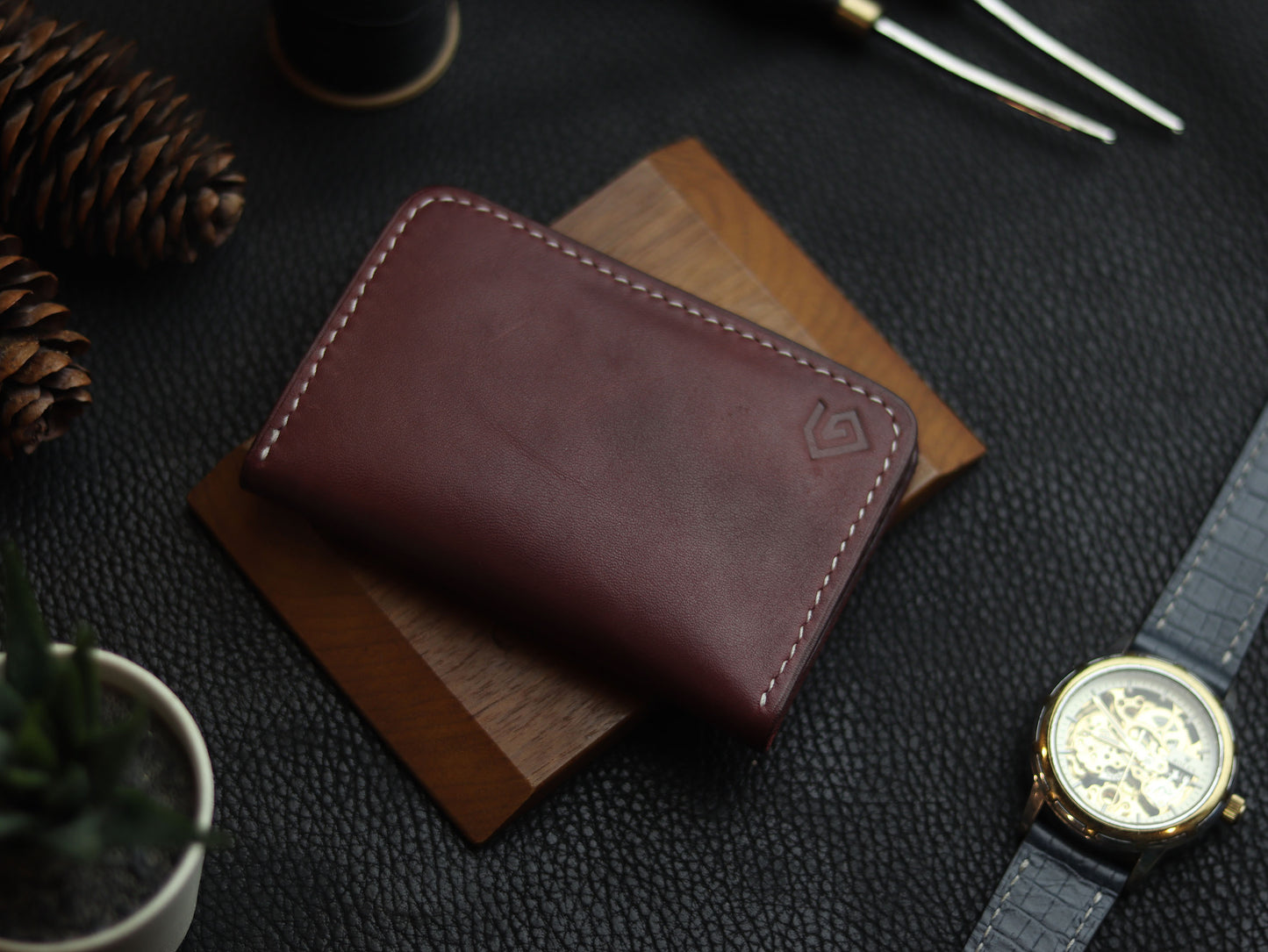 HUDSON SLIM BI-FOLD WALLET VINTAGE RED & MATTE BLACK GRIP LEATHER GOODS