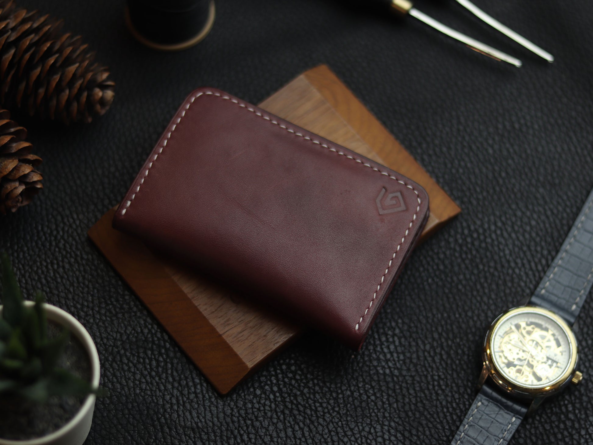 HUDSON SLIM BI-FOLD WALLET VINTAGE RED & MATTE BLACK GRIP LEATHER GOODS
