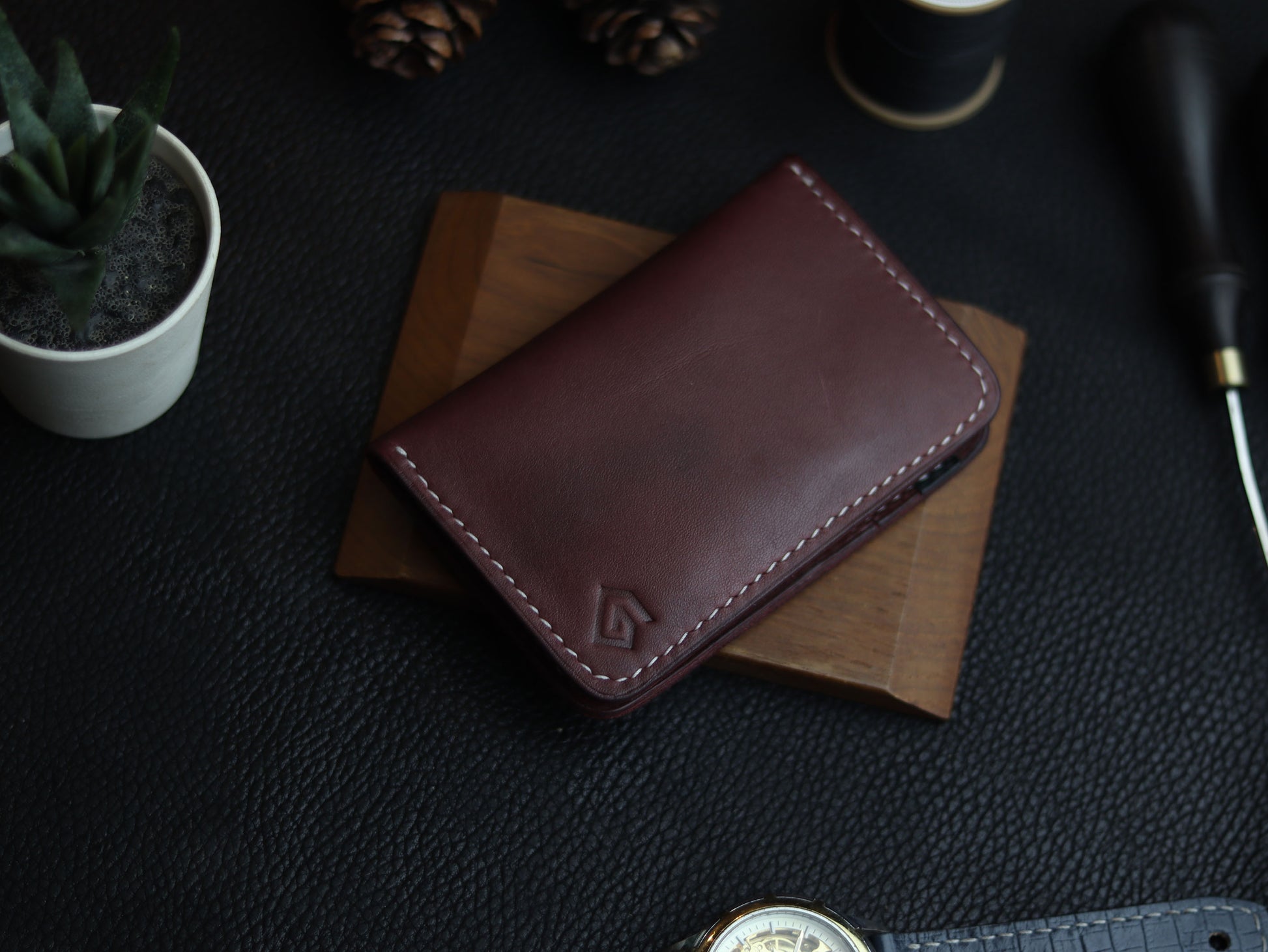 HUDSON SLIM BI-FOLD WALLET VINTAGE RED & MATTE BLACK GRIP LEATHER GOODS