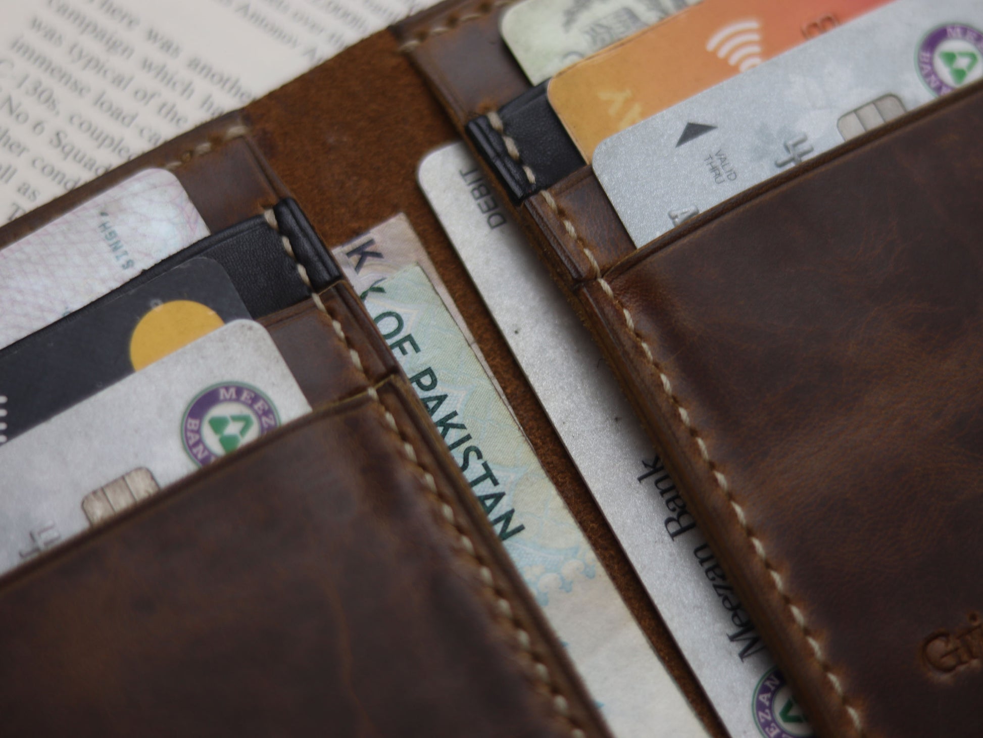 HUDSON SLIM BI-FOLD WALLET BRUNETTE BROWN & MATTE BLACK GRIP LEATHER GOODS