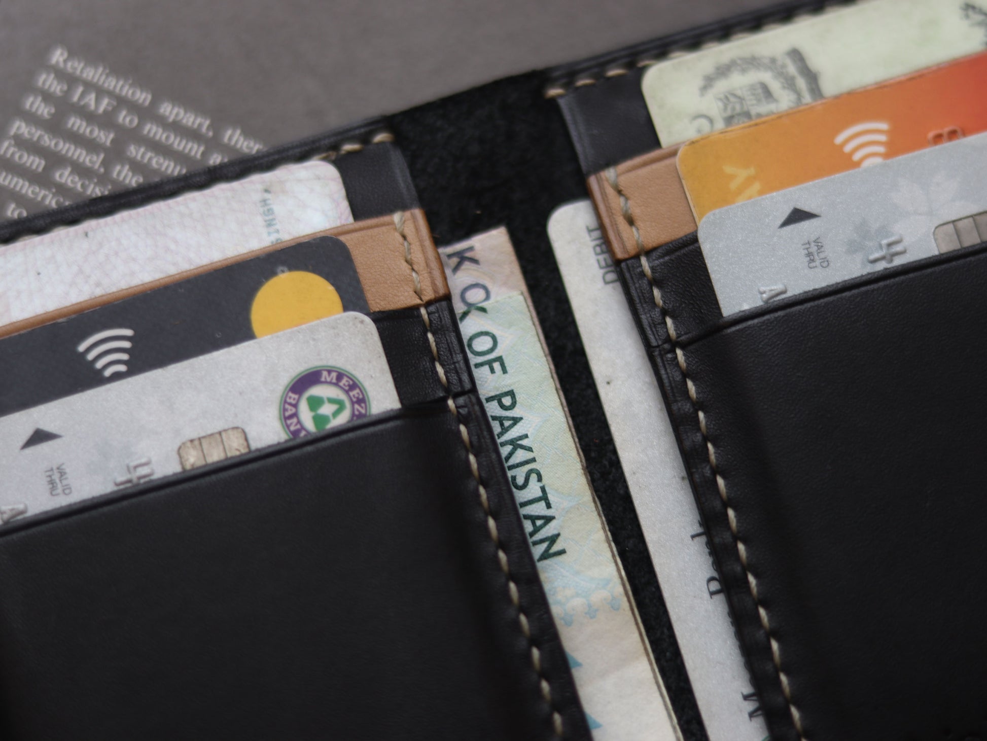 HUDSON SLIM BI-FOLD WALLET MATTE BLACK & CHIFFON WHITE GRIP LEATHER GOODS