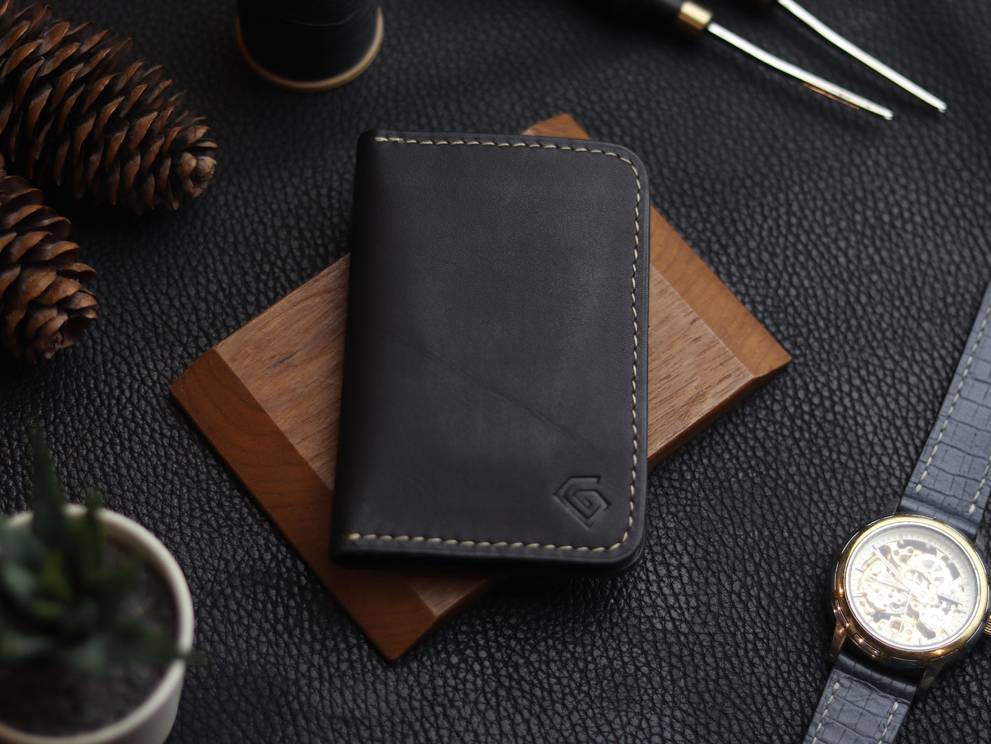 HUDSON SLIM BI-FOLD WALLET MATTE BLACK & CHIFFON WHITE GRIP LEATHER GOODS