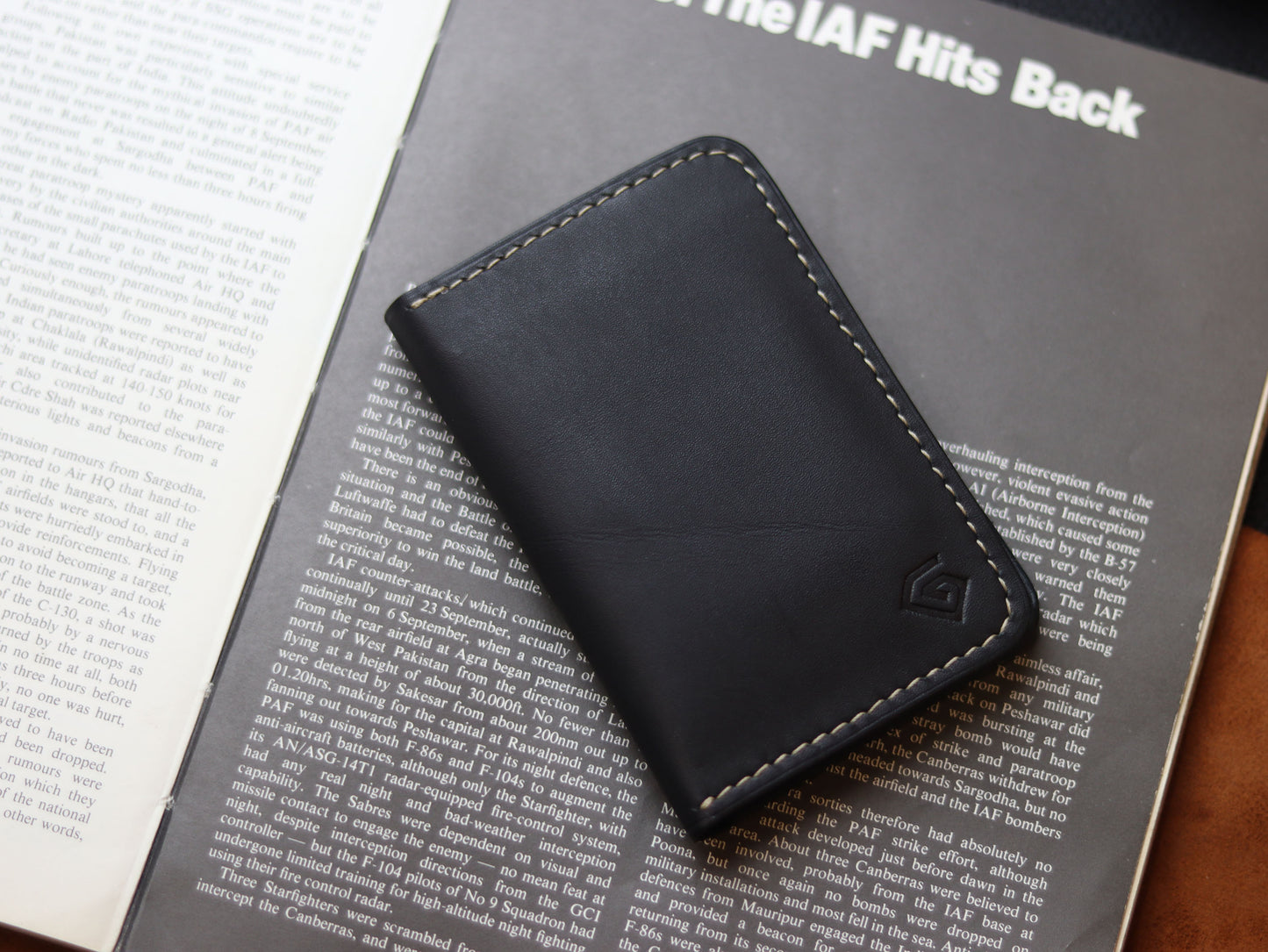 HUDSON SLIM BI-FOLD WALLET MATTE BLACK & CHIFFON WHITE GRIP LEATHER GOODS