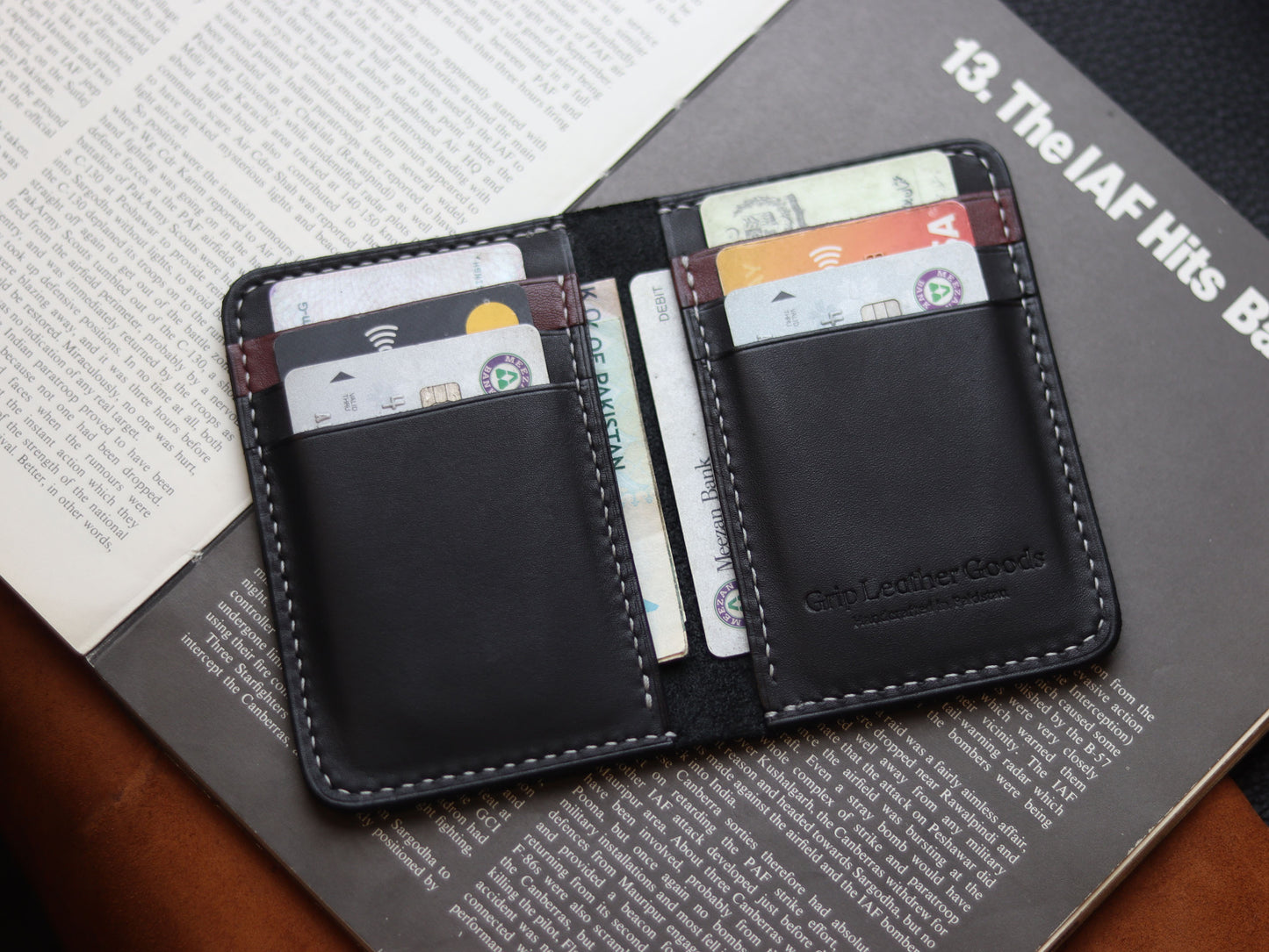 HUDSON SLIM BI-FOLD WALLET MATTE BLACK & VINTAGE RED GRIP LEATHER GOODS
