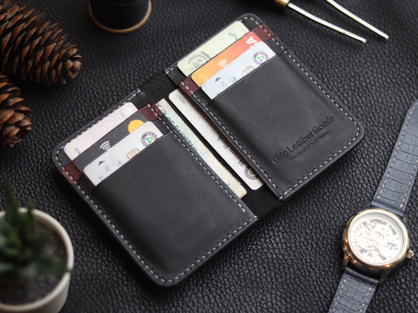HUDSON SLIM BI-FOLD WALLET MATTE BLACK & VINTAGE RED GRIP LEATHER GOODS