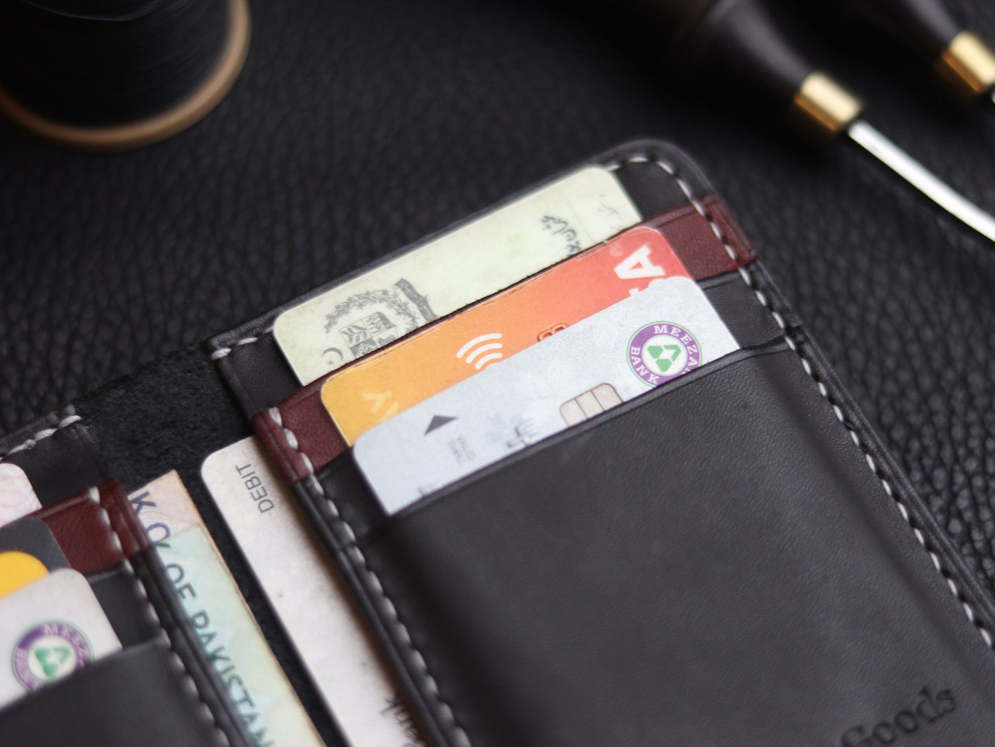HUDSON SLIM BI-FOLD WALLET MATTE BLACK & VINTAGE RED GRIP LEATHER GOODS