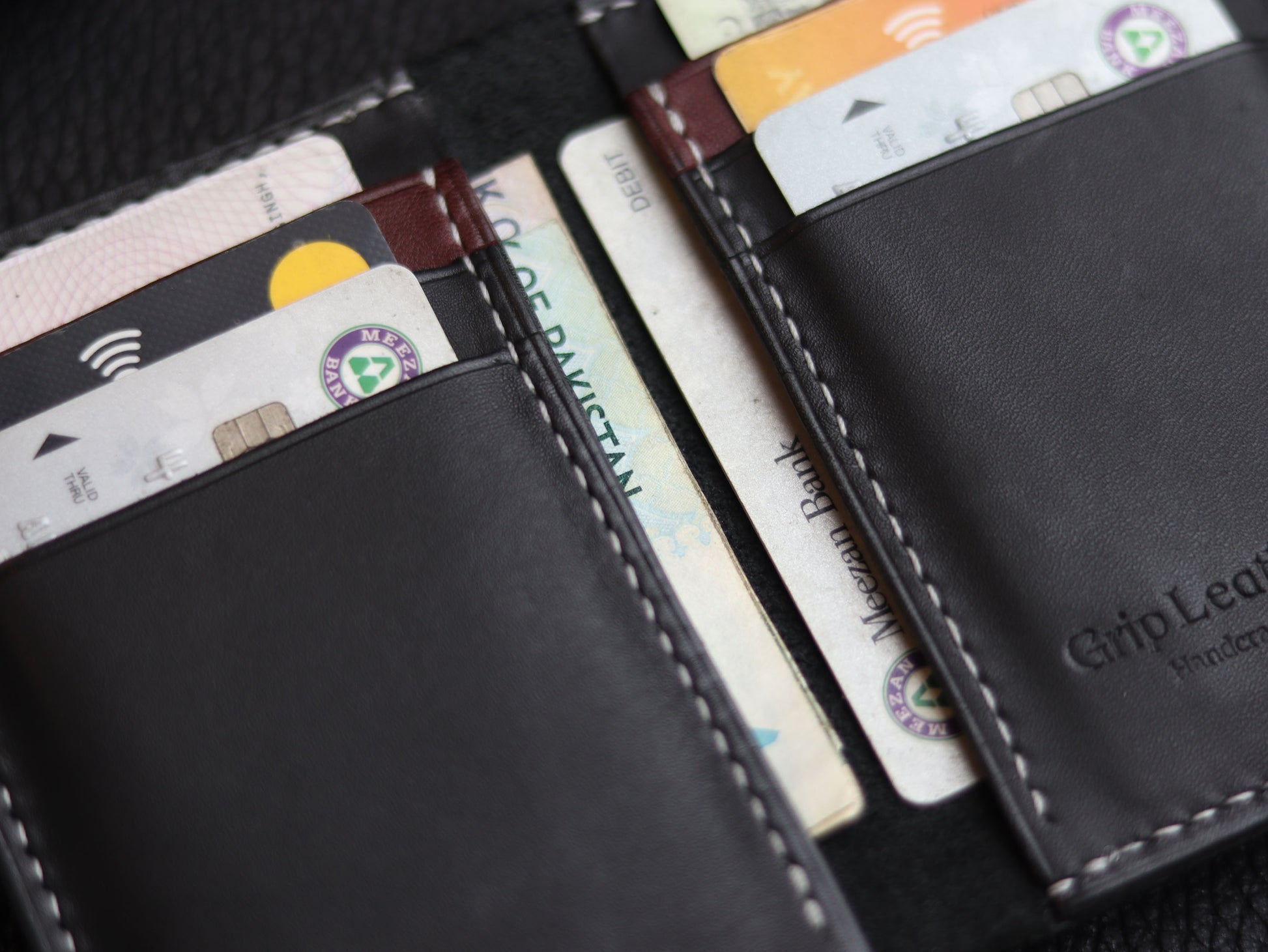 HUDSON SLIM BI-FOLD WALLET MATTE BLACK & VINTAGE RED GRIP LEATHER GOODS