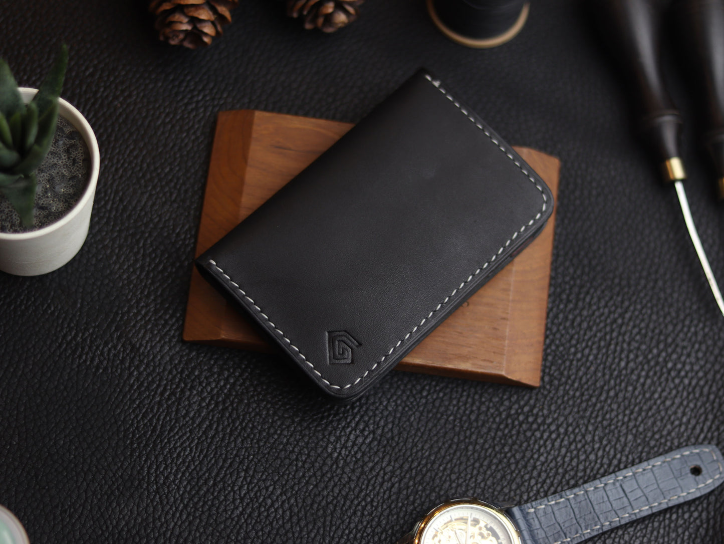 HUDSON SLIM BI-FOLD WALLET MATTE BLACK & VINTAGE RED GRIP LEATHER GOODS