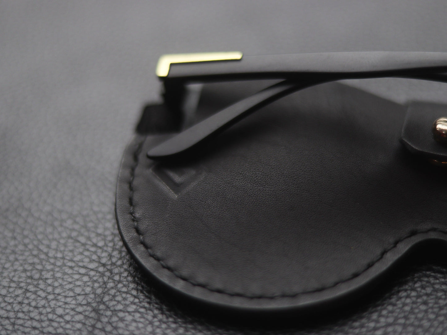 MINIMAL SUNGLASSES CASE  EBONY BLACK 01 GRIP LEATHER GOODS