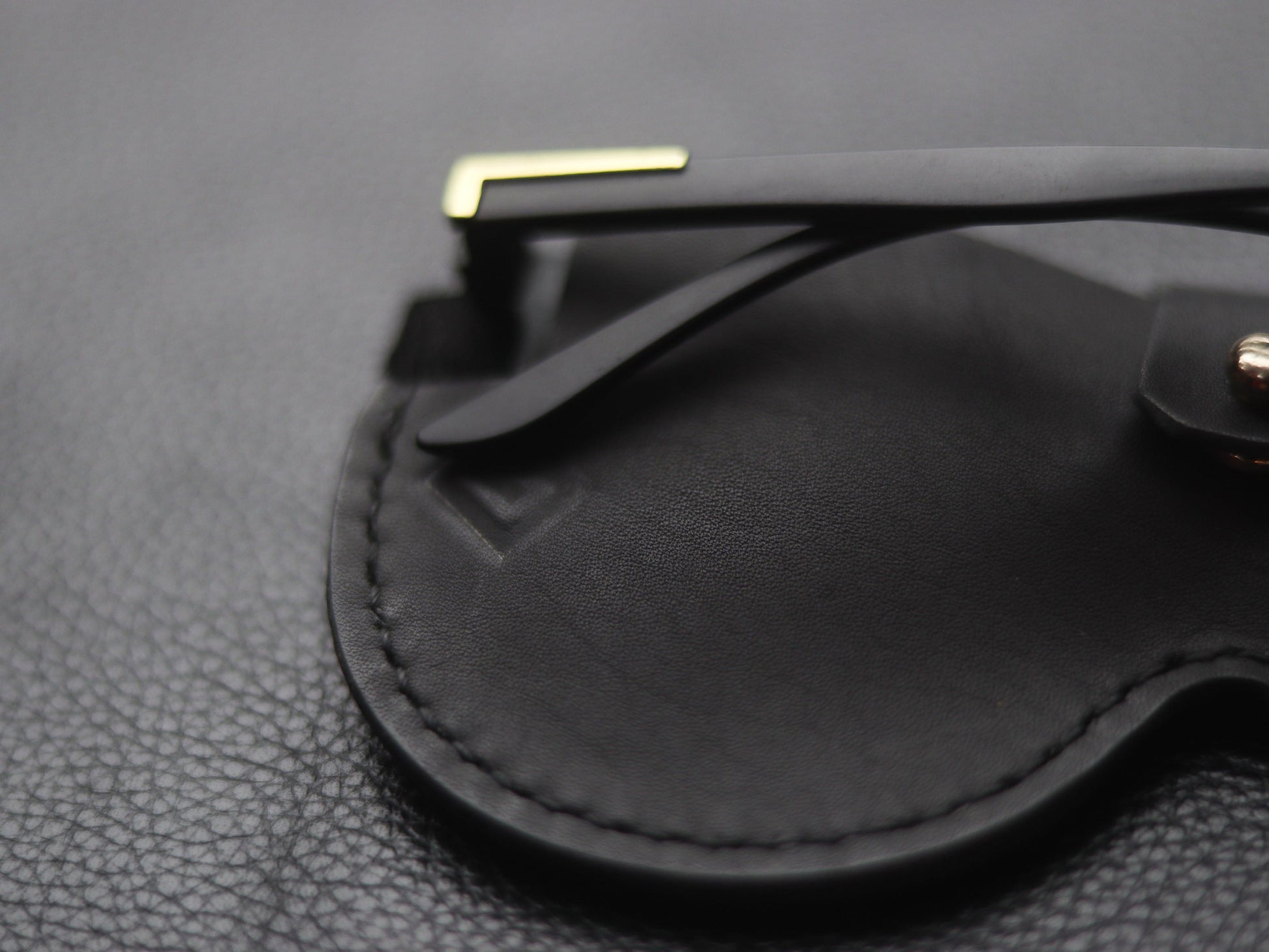 MINIMAL SUNGLASSES CASE  EBONY BLACK 01 GRIP LEATHER GOODS