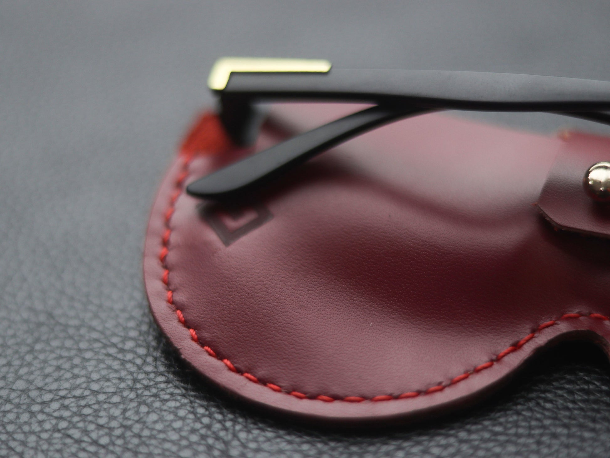 MINIMAL SUNGLASSES CASE  CRIMSON RED 01 GRIP LEATHER GOODS
