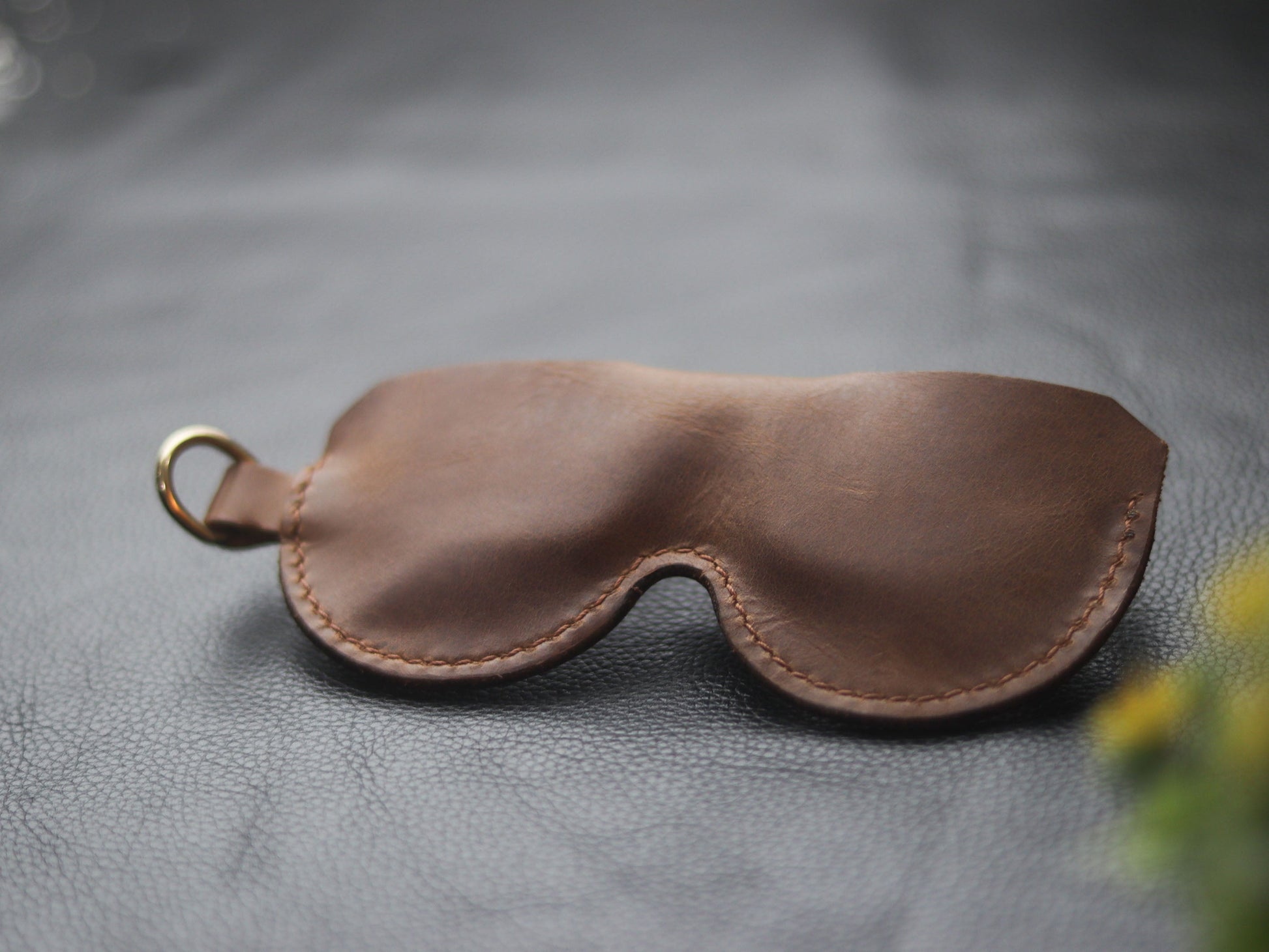 MINIMAL SUNGLASSES CASE  COFFEE BROWN 01 GRIP LEATHER GOODS