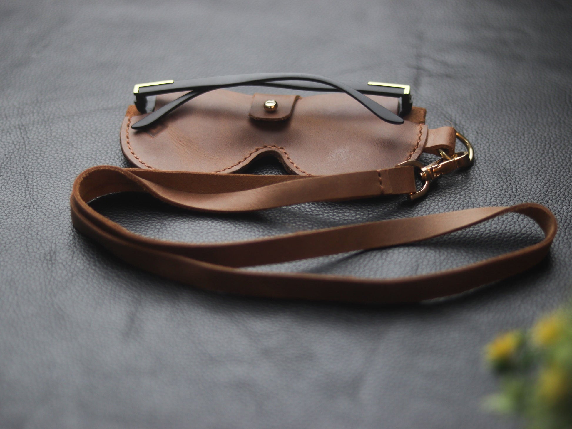 MINIMAL SUNGLASSES CASE  COFFEE BROWN 01 GRIP LEATHER GOODS