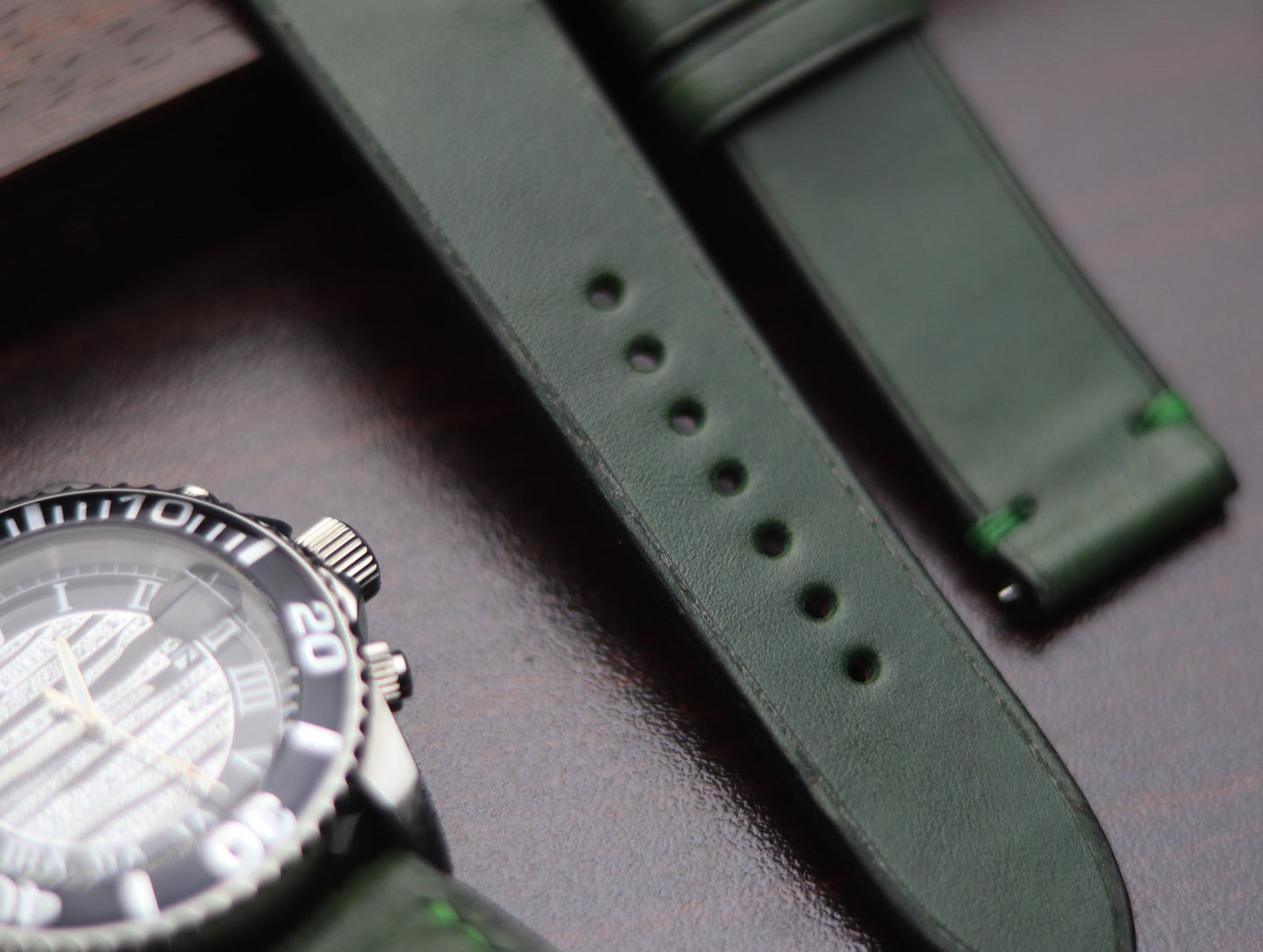 PREMIUM LEATHER STRAP FOREST GREEN -MINIMAL STITCHED (GREEN)