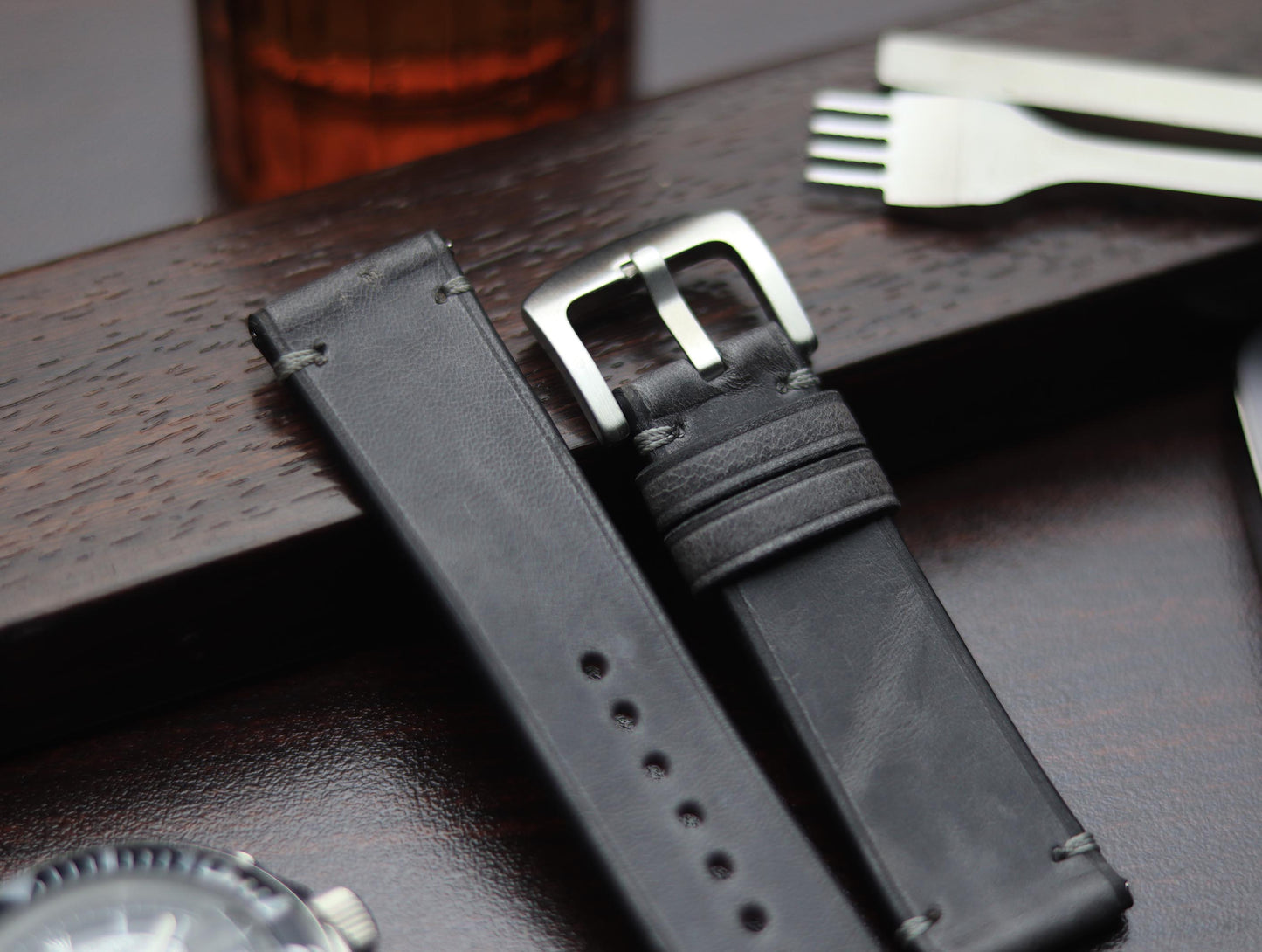 PREMIUM LEATHER STRAP EMPIRICAL GREY MINIMAL STITCHED (GREY)