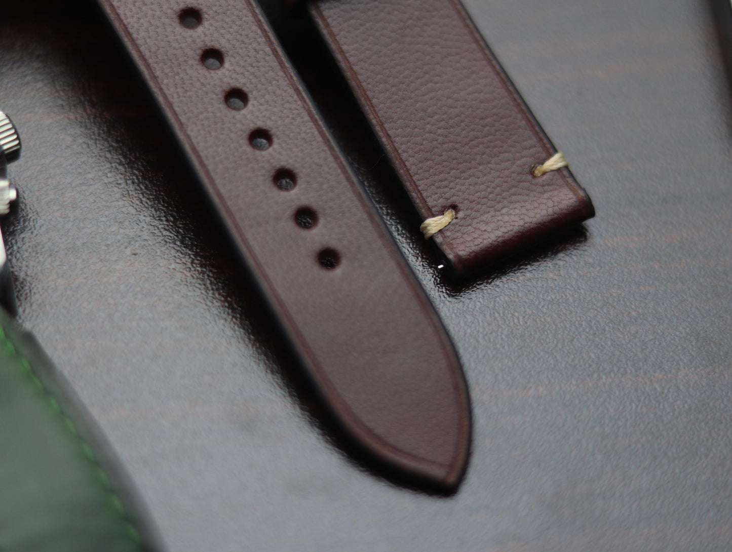 PREMIUM LEATHER STRAP BURNT OAK - MINIMAL STITCHED (BEIGH)