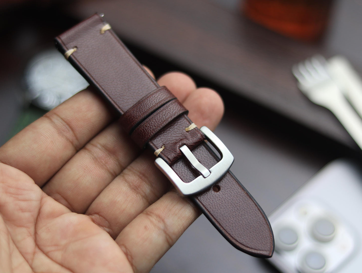 PREMIUM LEATHER STRAP BURNT OAK - MINIMAL STITCHED (BEIGH)