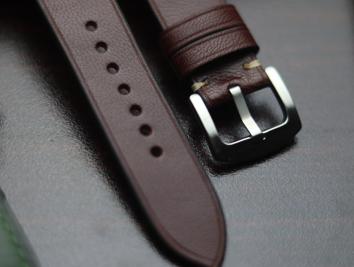 PREMIUM LEATHER STRAP BURNT OAK - MINIMAL STITCHED (BEIGH)