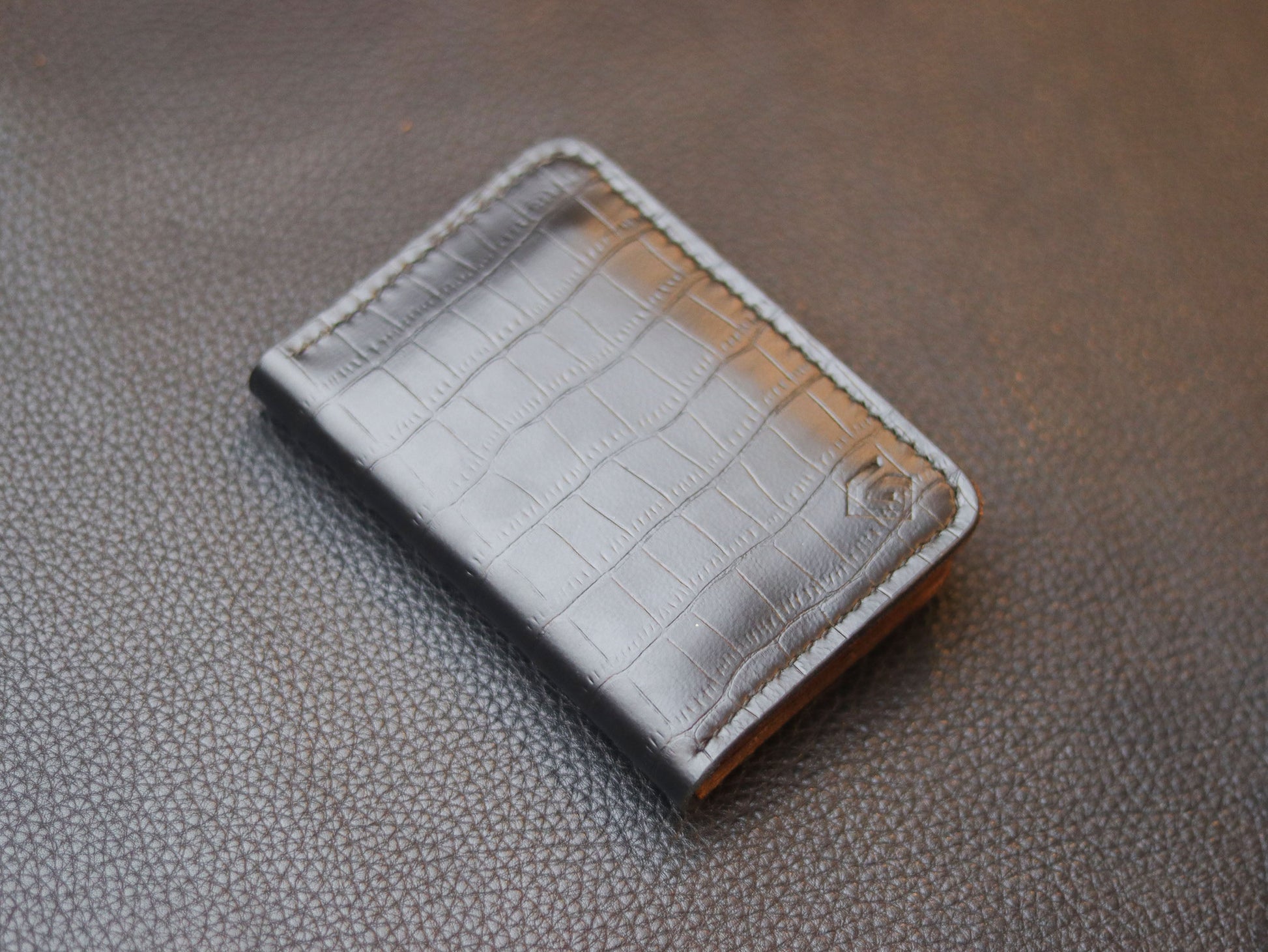 BI-FOLD SNAP WALLET CHIFFON WHITE AND BLACK GRIP LEATHER GOODS
