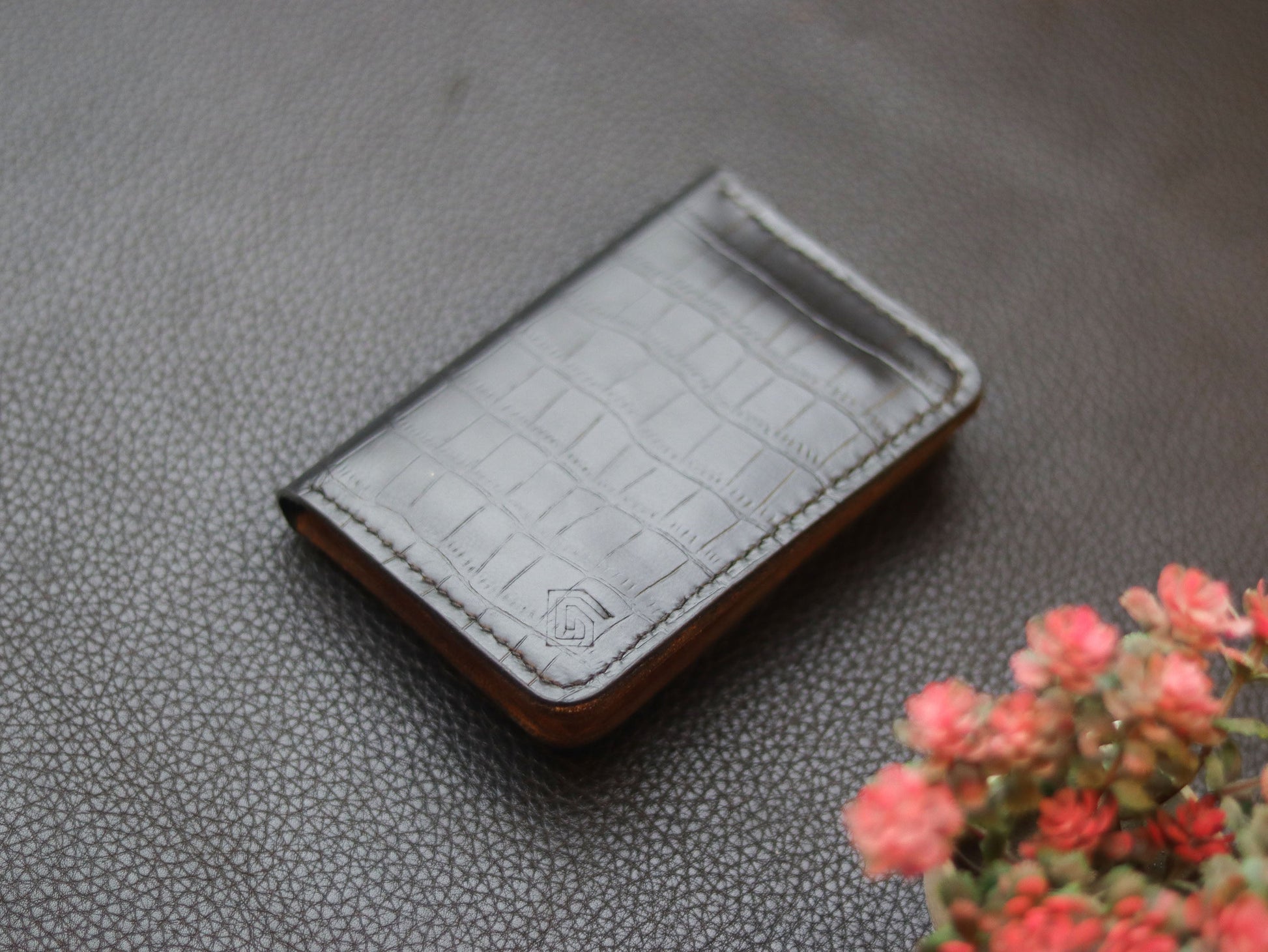 BI-FOLD SNAP WALLET CHIFFON WHITE AND BLACK GRIP LEATHER GOODS