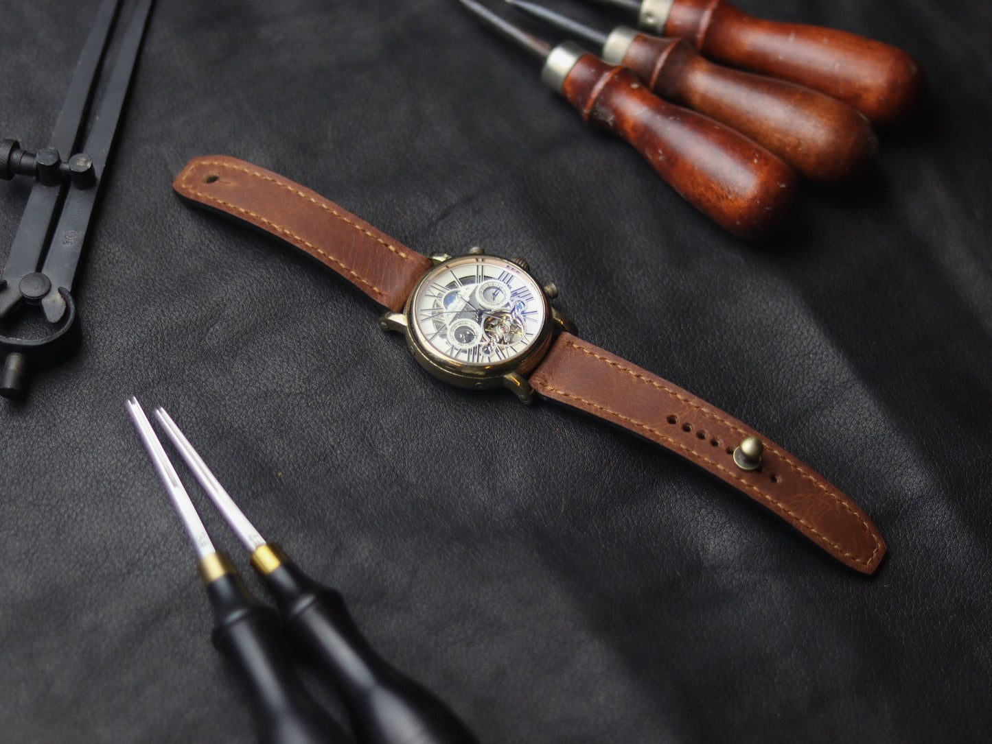 TAWNNY BROWN (BROWN) - FULL STITCHED WATCH STRAPS grip