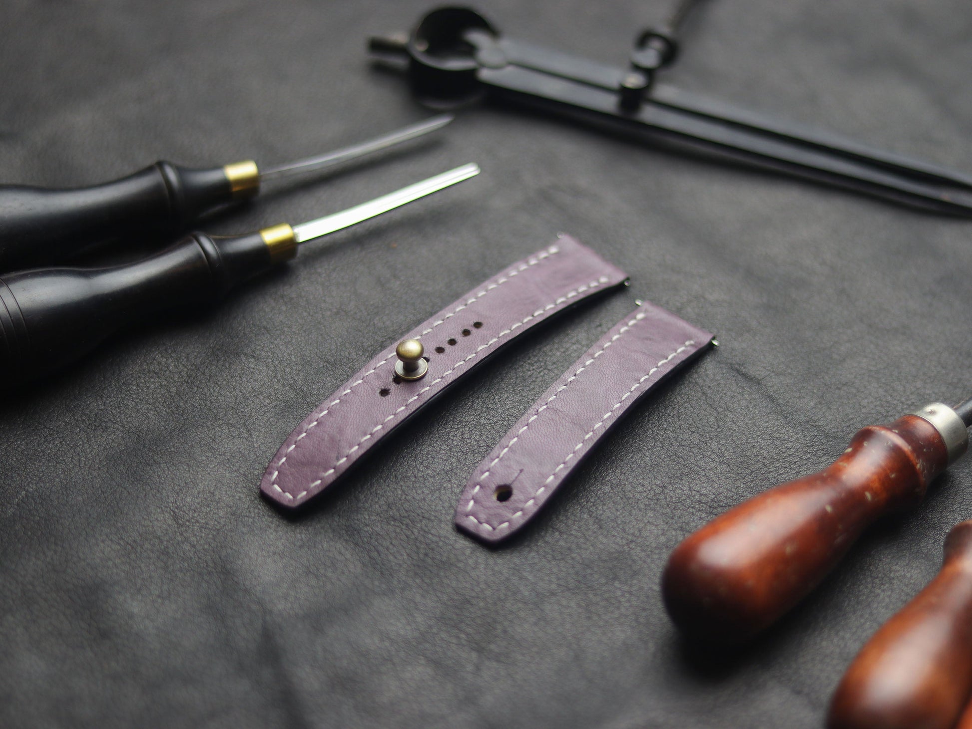 GRAPE  PURPLE (WHITE) - FULL STITCHED WATCH STRAPS grip