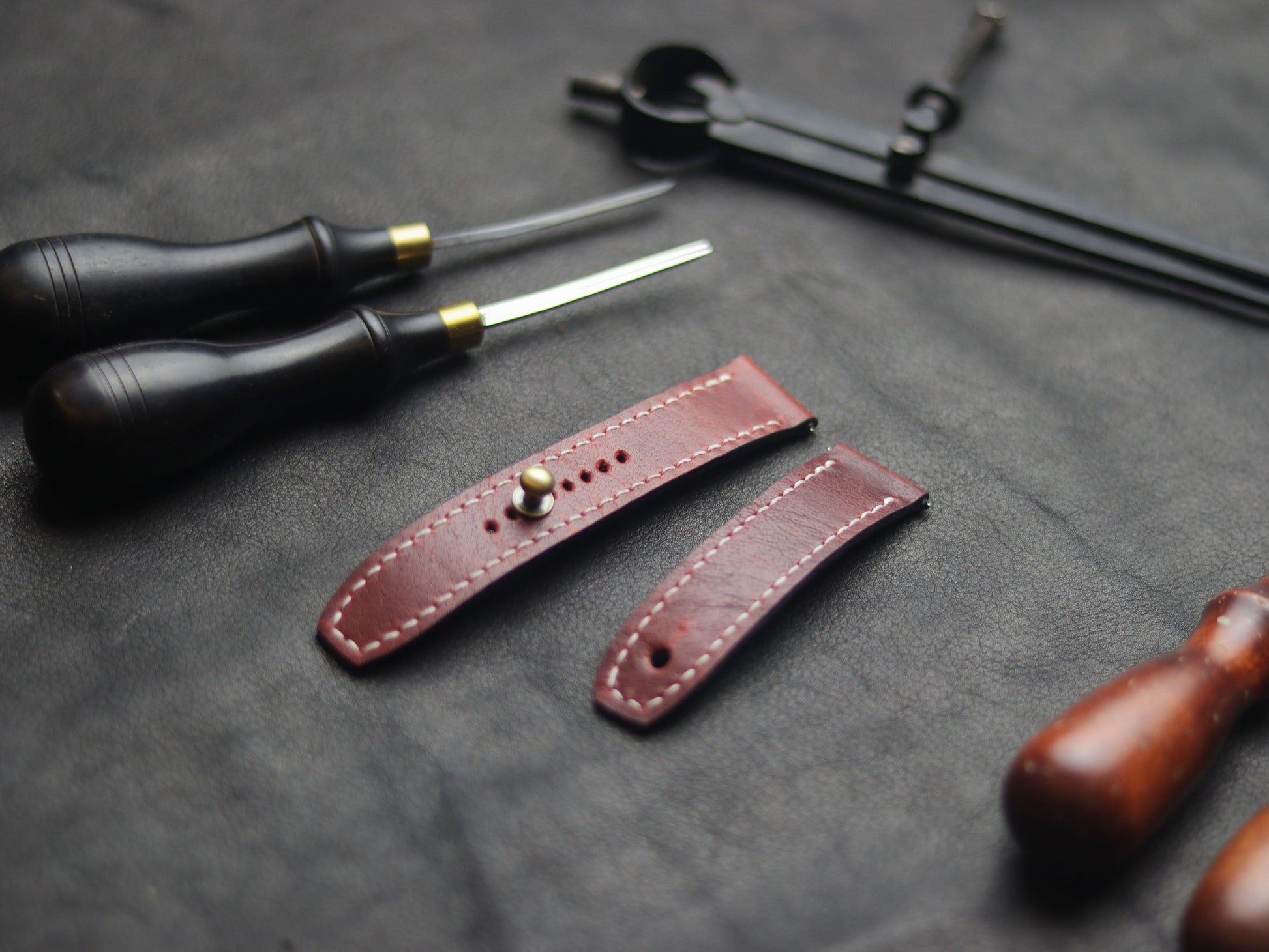 RED RICH (BEACH) - FULL STITCHED WATCH STRAPS grip