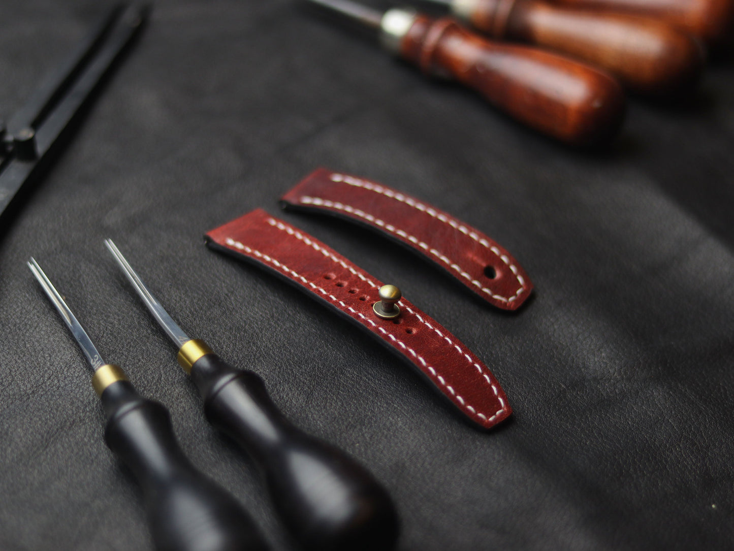 RED RICH (BEACH) - FULL STITCHED WATCH STRAPS grip