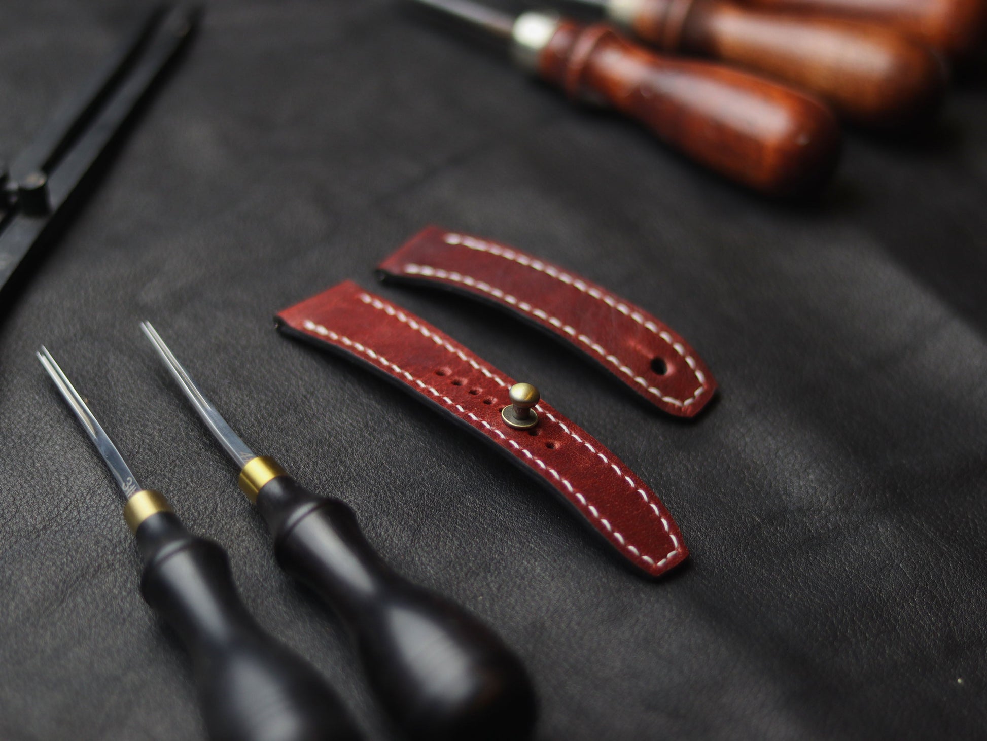 RED RICH (BEACH) - FULL STITCHED WATCH STRAPS grip