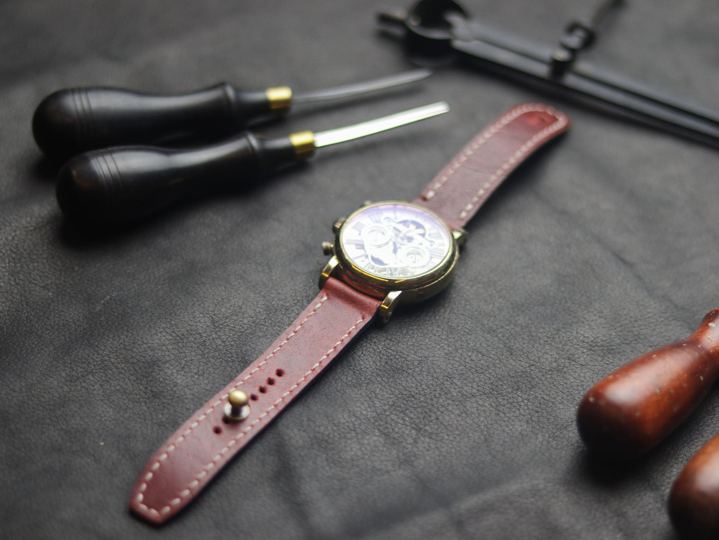 RED RICH (BEACH) - FULL STITCHED WATCH STRAPS grip