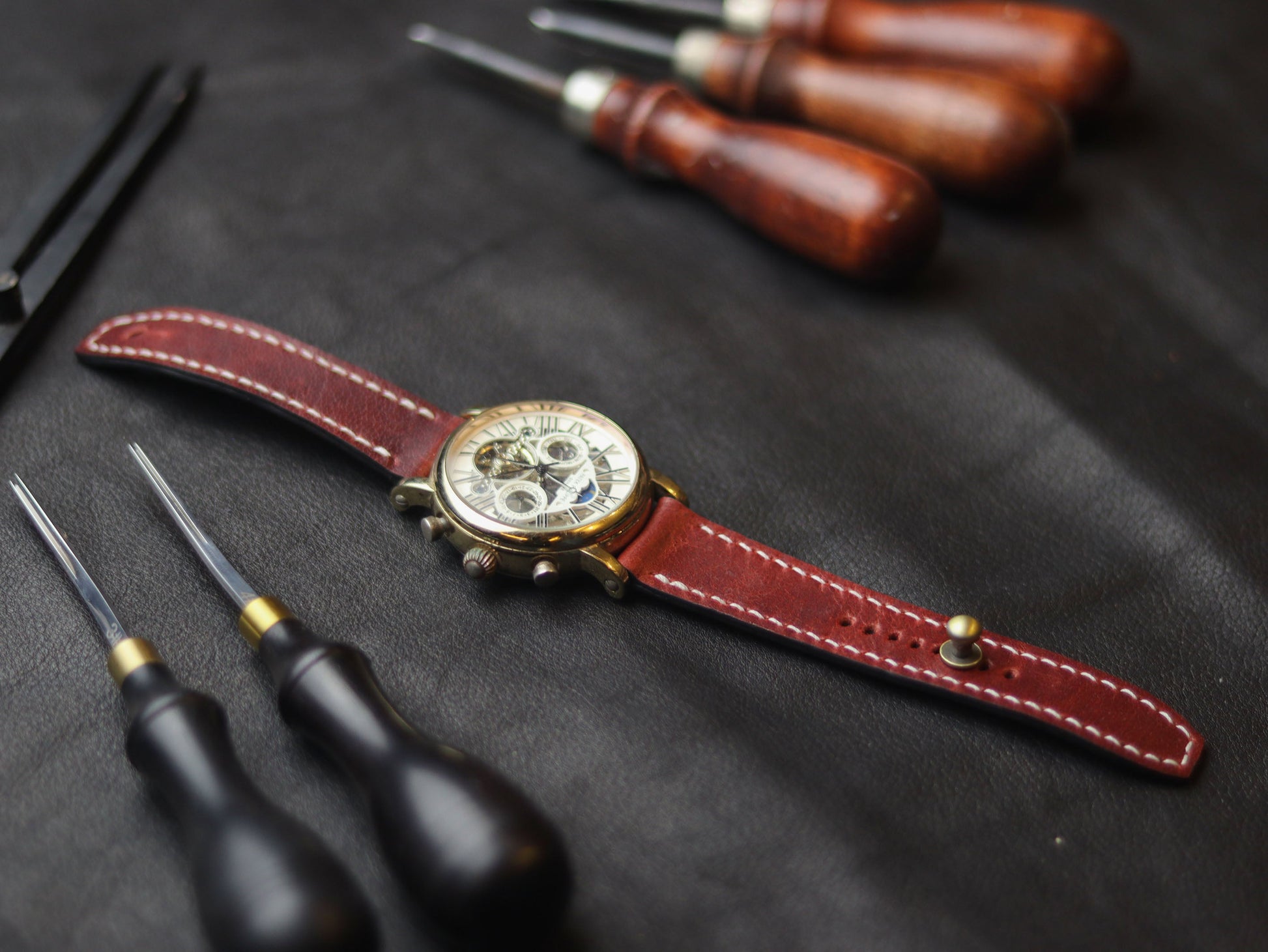 RED RICH (BEACH) - FULL STITCHED WATCH STRAPS grip
