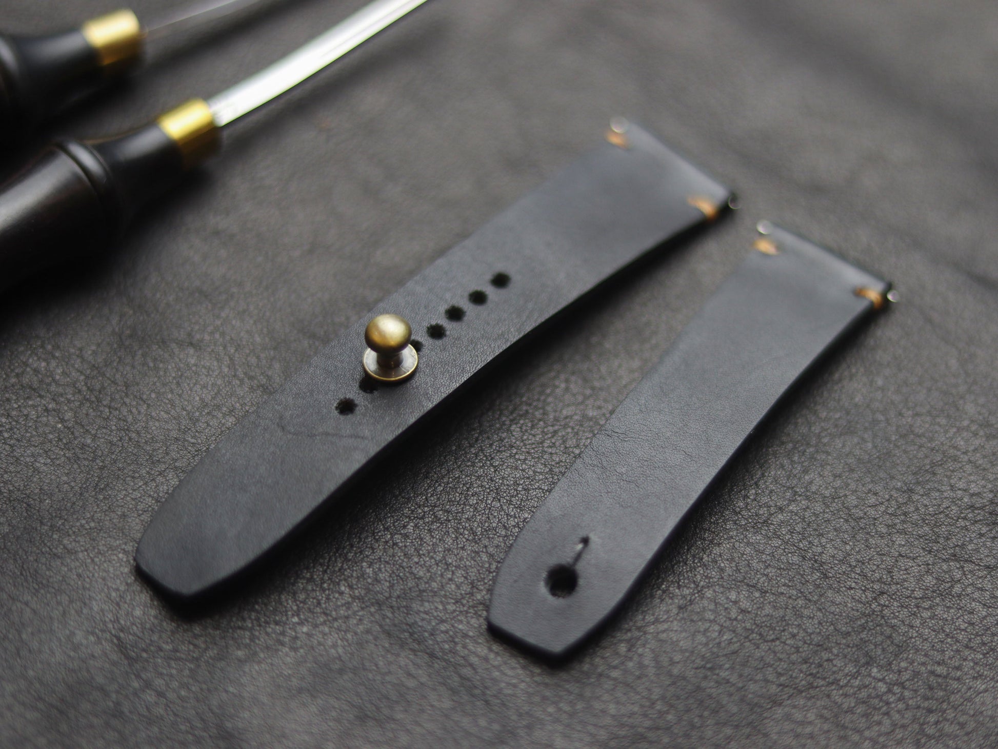 PANTOM BLACK(NEON) - MINIMAL STITCHED WATCH STRAPS grip