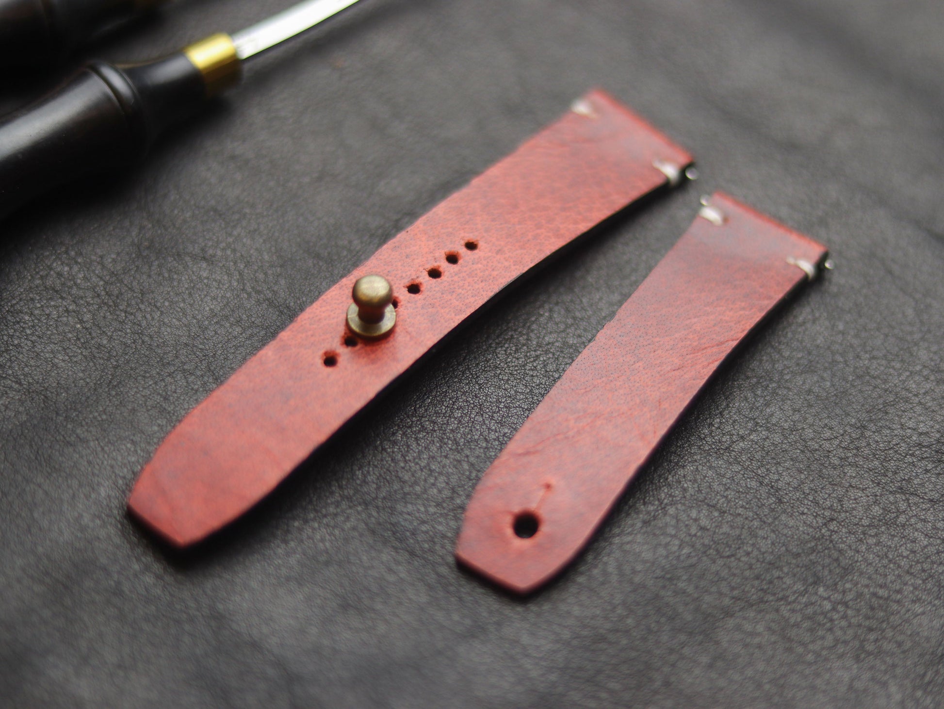 RED RICH  (BEACH) - MINIMAL STITCHED WATCH STRAPS grip